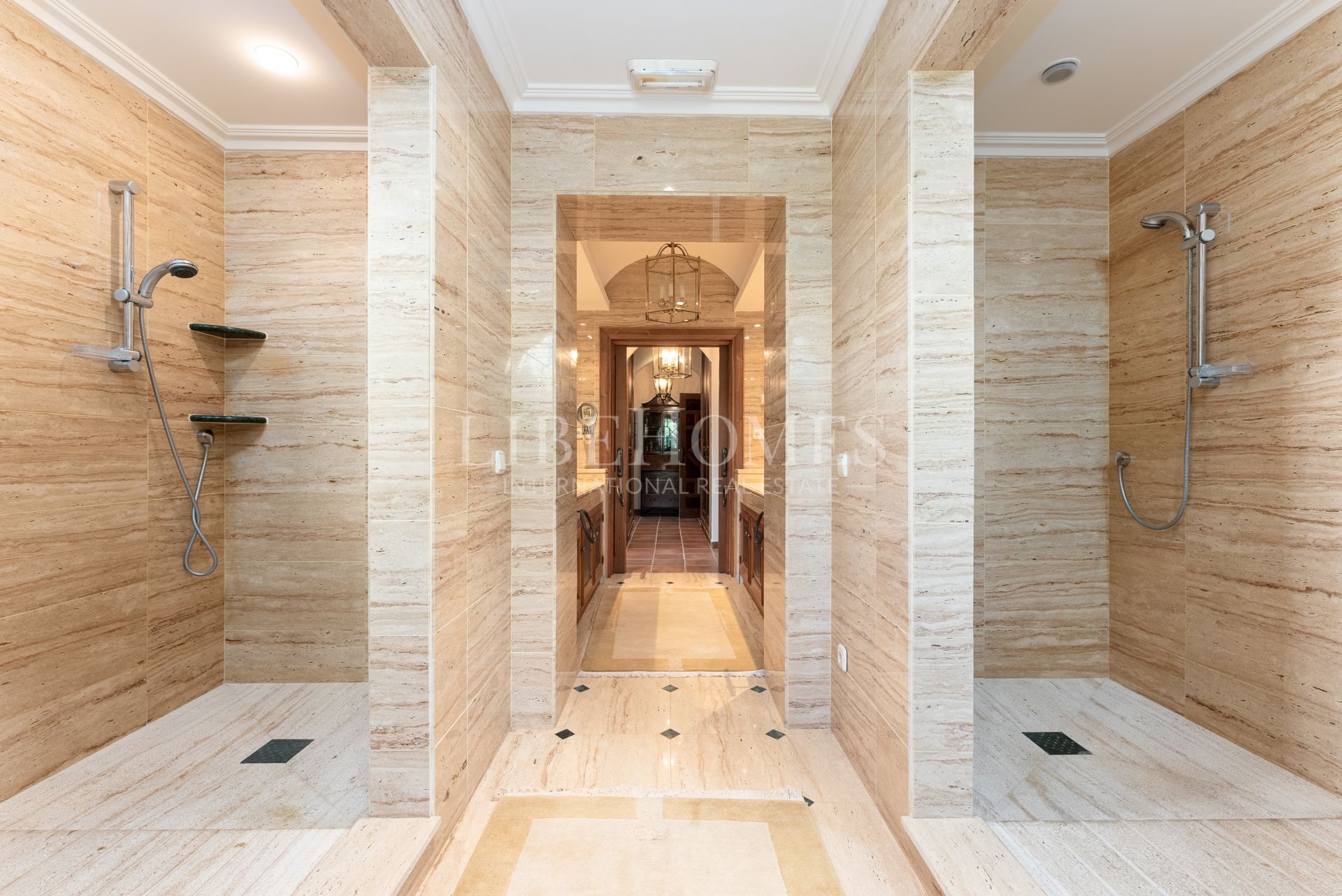 Preciosa villa de estilo tradicional andaluz en La Quinta, Benahavis