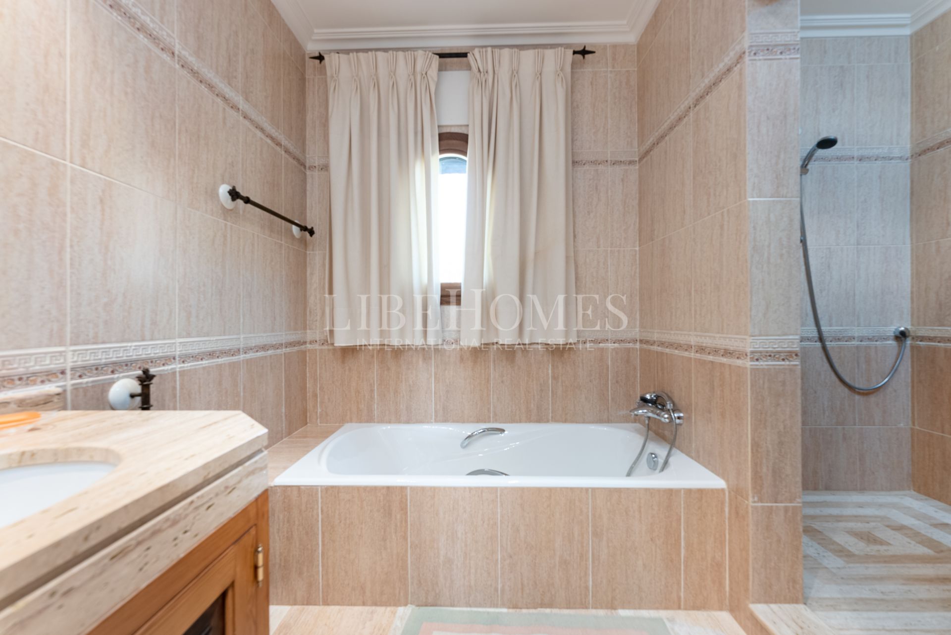 Preciosa villa de estilo tradicional andaluz en La Quinta, Benahavis