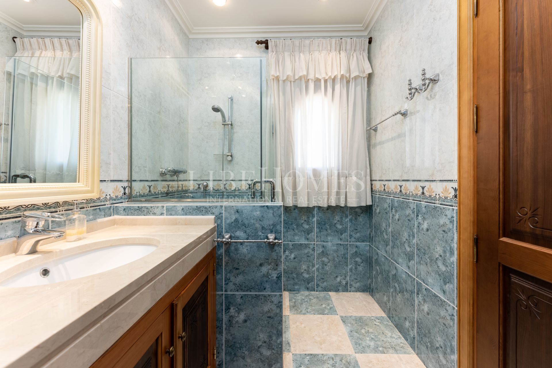 Preciosa villa de estilo tradicional andaluz en La Quinta, Benahavis