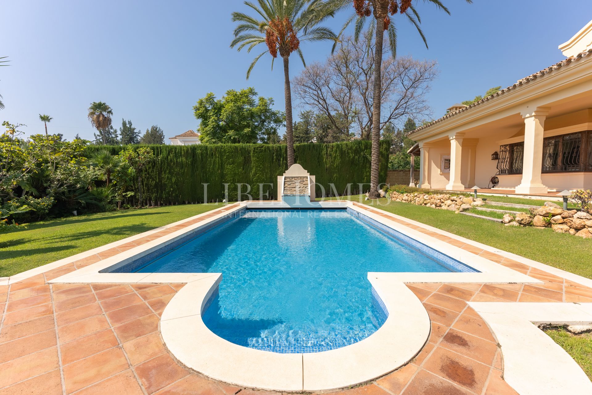 Preciosa villa de estilo tradicional andaluz en La Quinta, Benahavis
