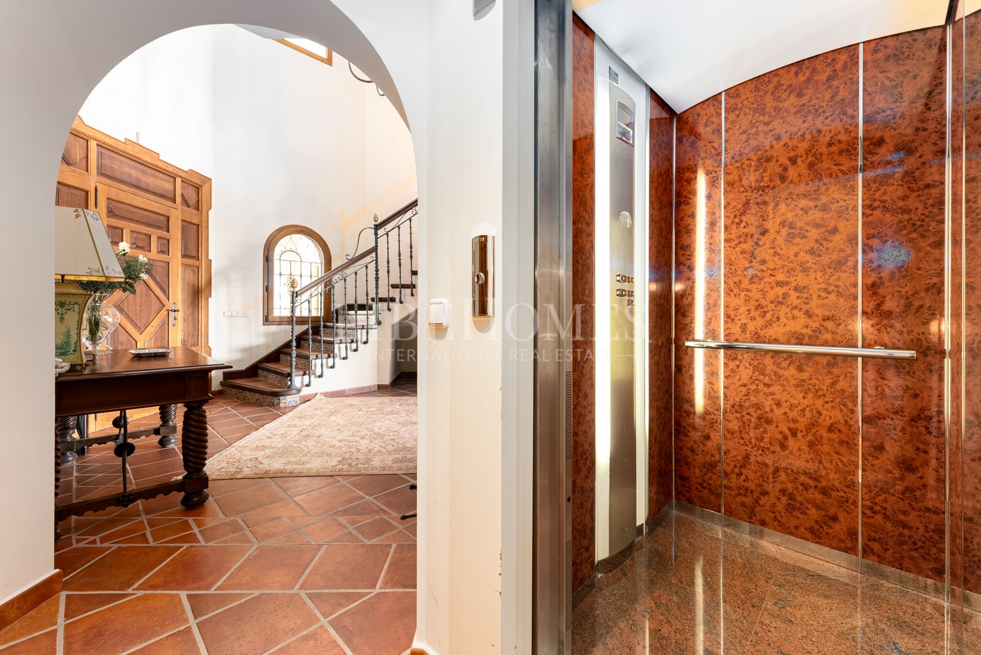 Preciosa villa de estilo tradicional andaluz en La Quinta, Benahavis