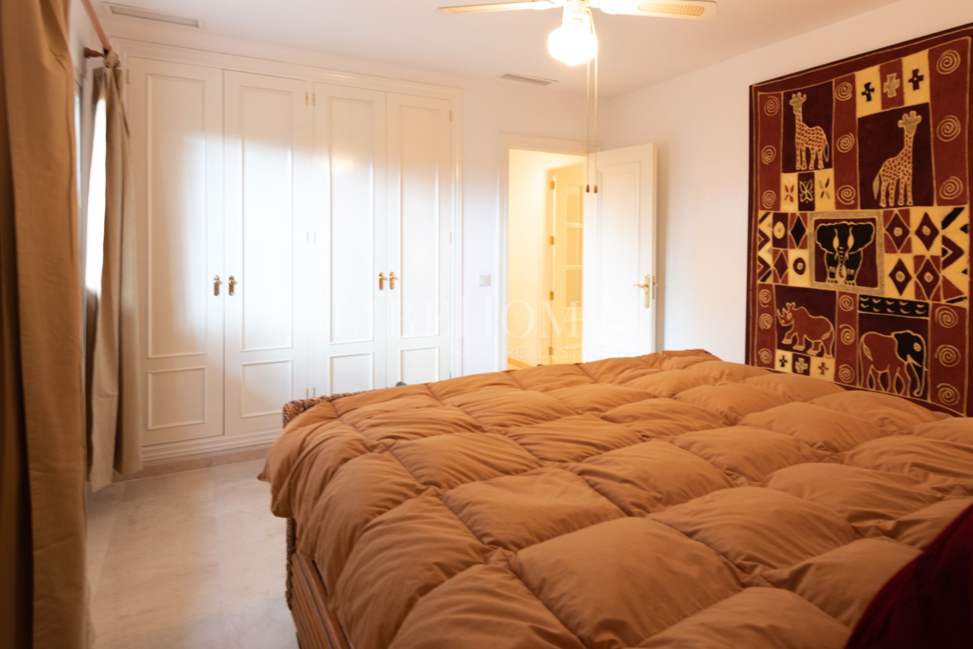 Bajo orientado al suroeste, con jardín, a 150 mtrs del mar en Estepona