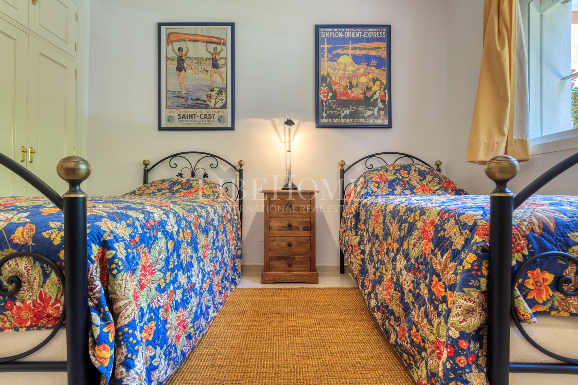 Bajo orientado al suroeste, con jardín, a 150 mtrs del mar en Estepona