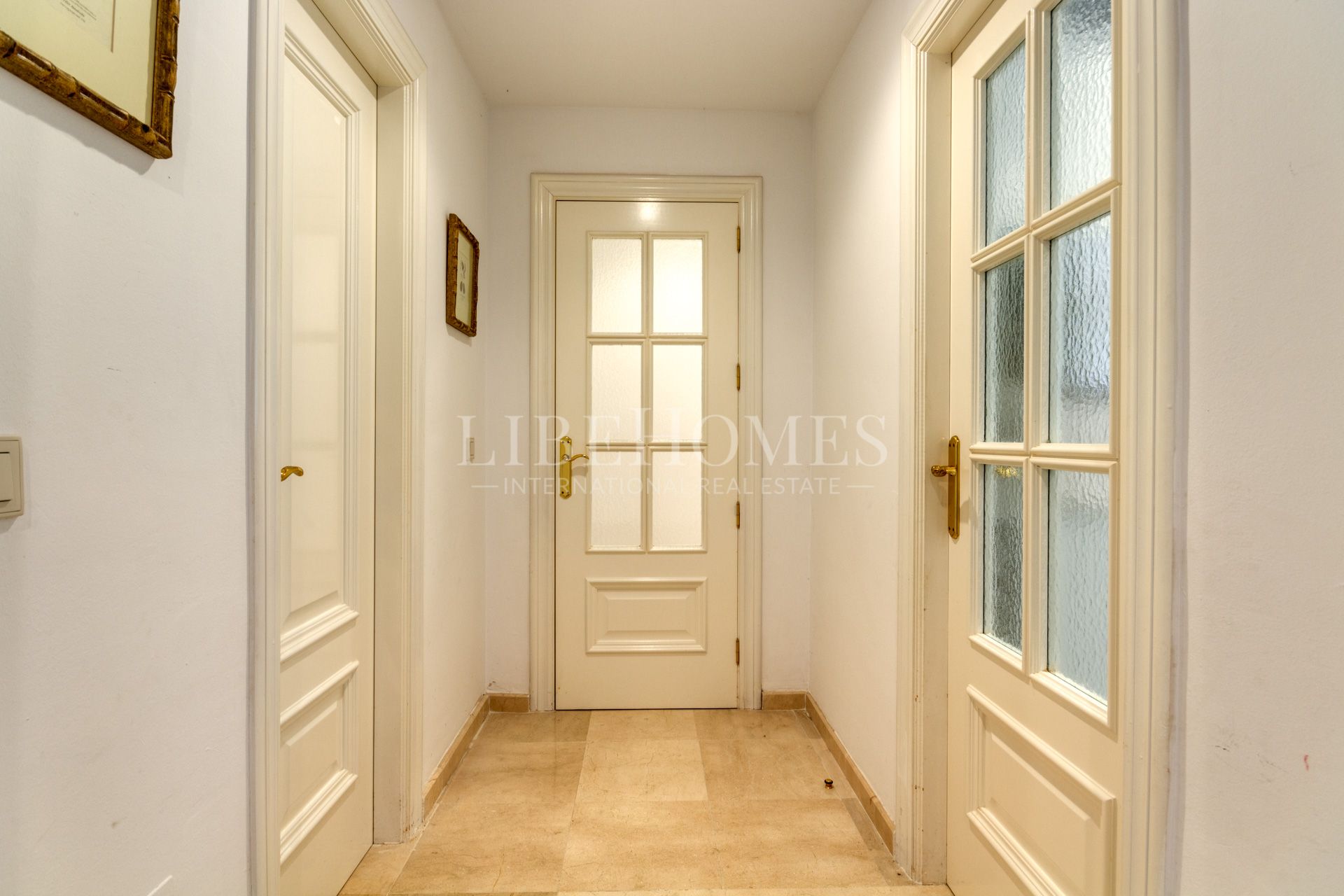 Bajo orientado al suroeste, con jardín, a 150 mtrs del mar en Estepona