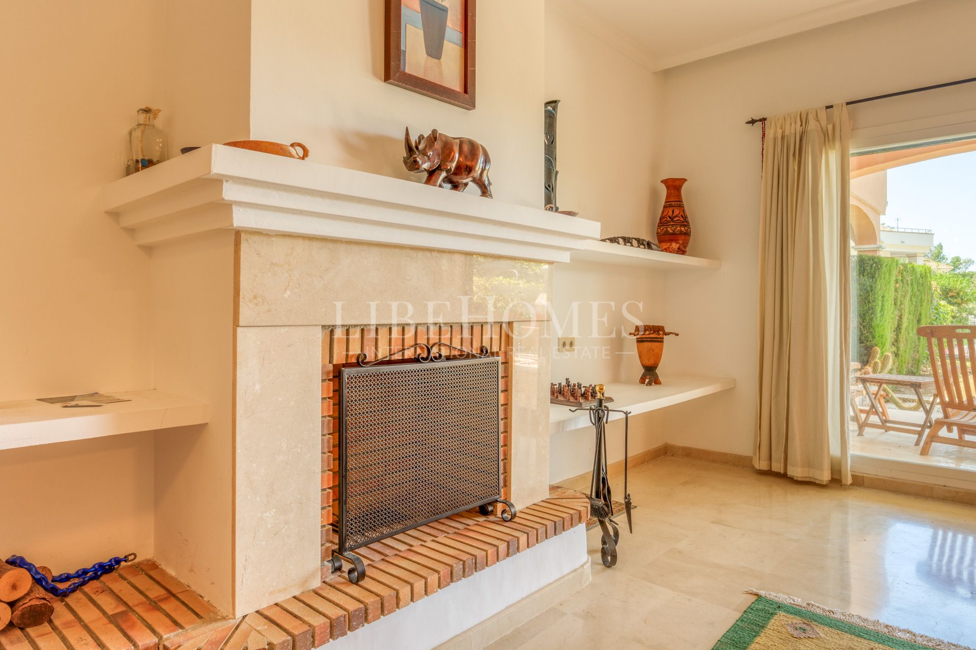 Bajo orientado al suroeste, con jardín, a 150 mtrs del mar en Estepona