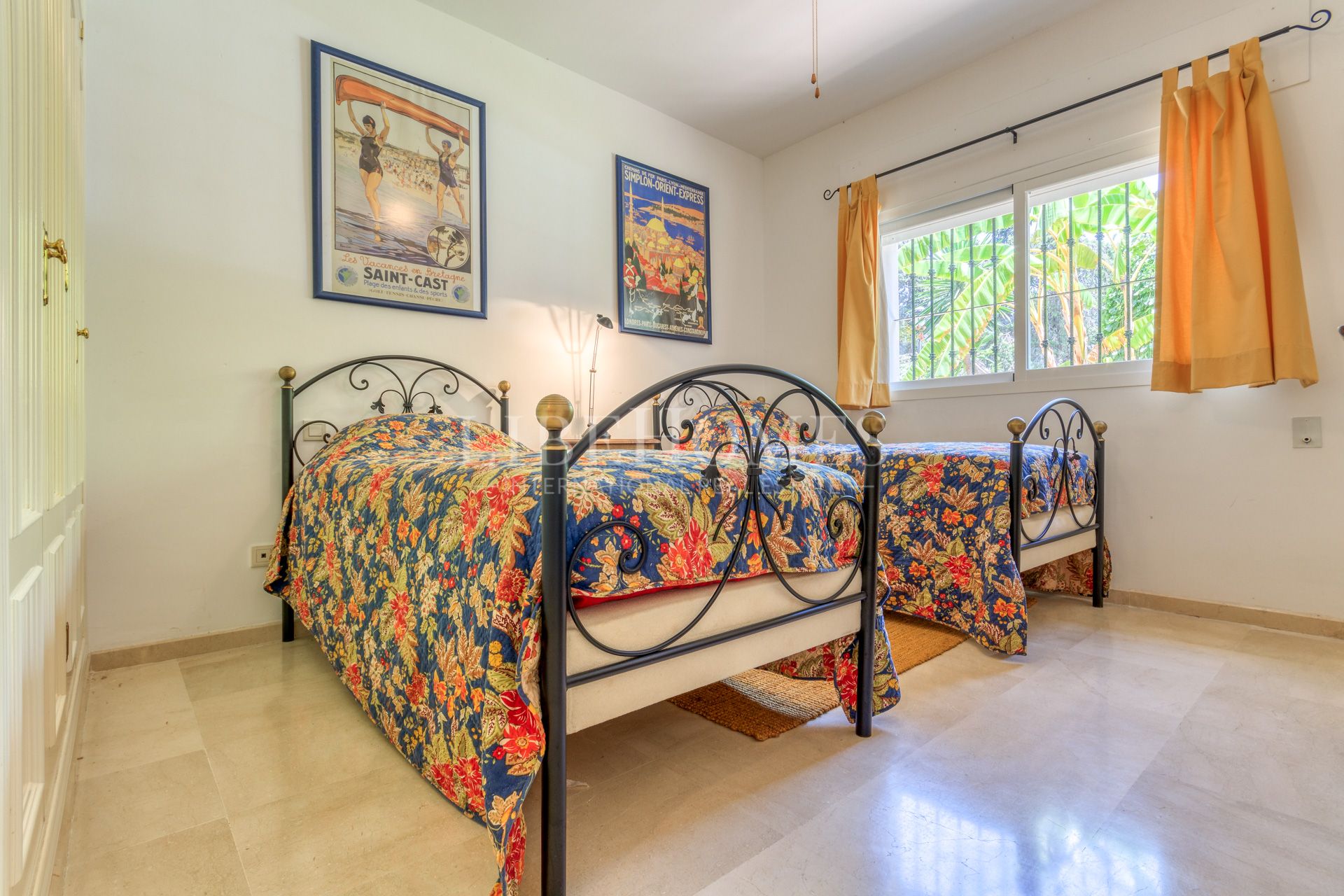 Bajo orientado al suroeste, con jardín, a 150 mtrs del mar en Estepona