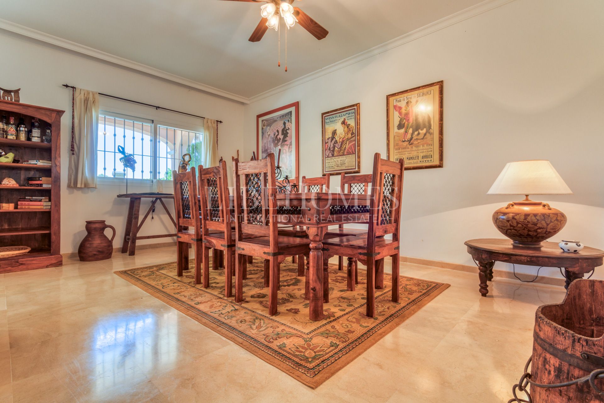 Bajo orientado al suroeste, con jardín, a 150 mtrs del mar en Estepona