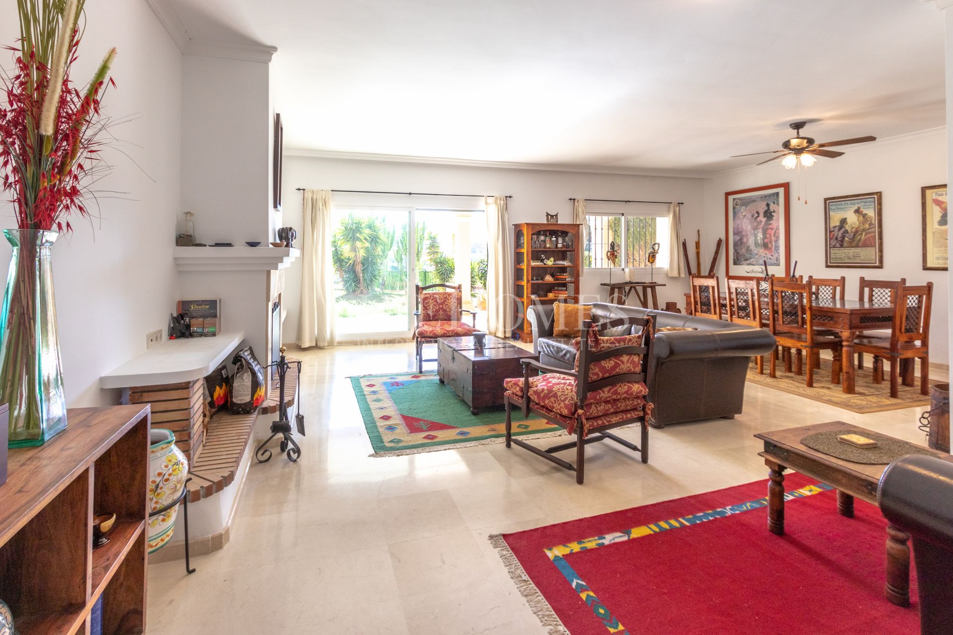 Bajo orientado al suroeste, con jardín, a 150 mtrs del mar en Estepona