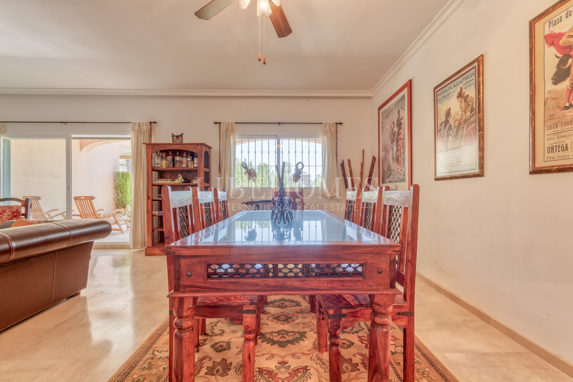 Bajo orientado al suroeste, con jardín, a 150 mtrs del mar en Estepona