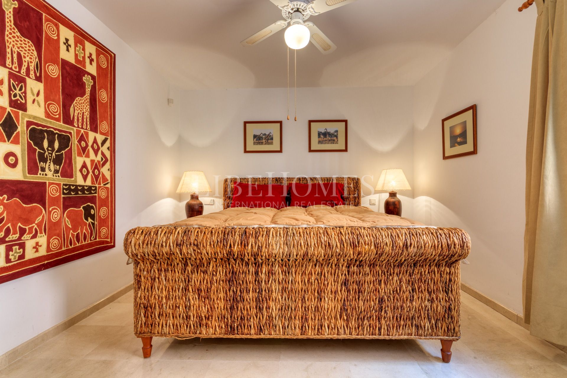 Bajo orientado al suroeste, con jardín, a 150 mtrs del mar en Estepona