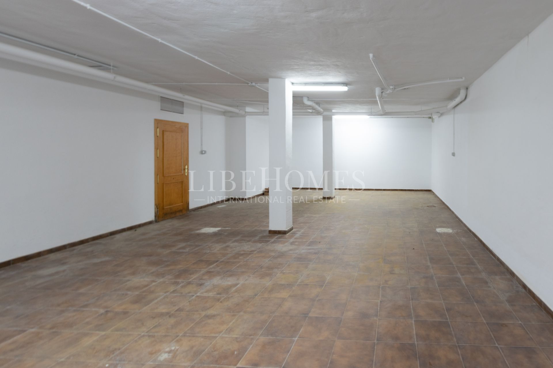 Bajo orientado al suroeste, con jardín, a 150 mtrs del mar en Estepona