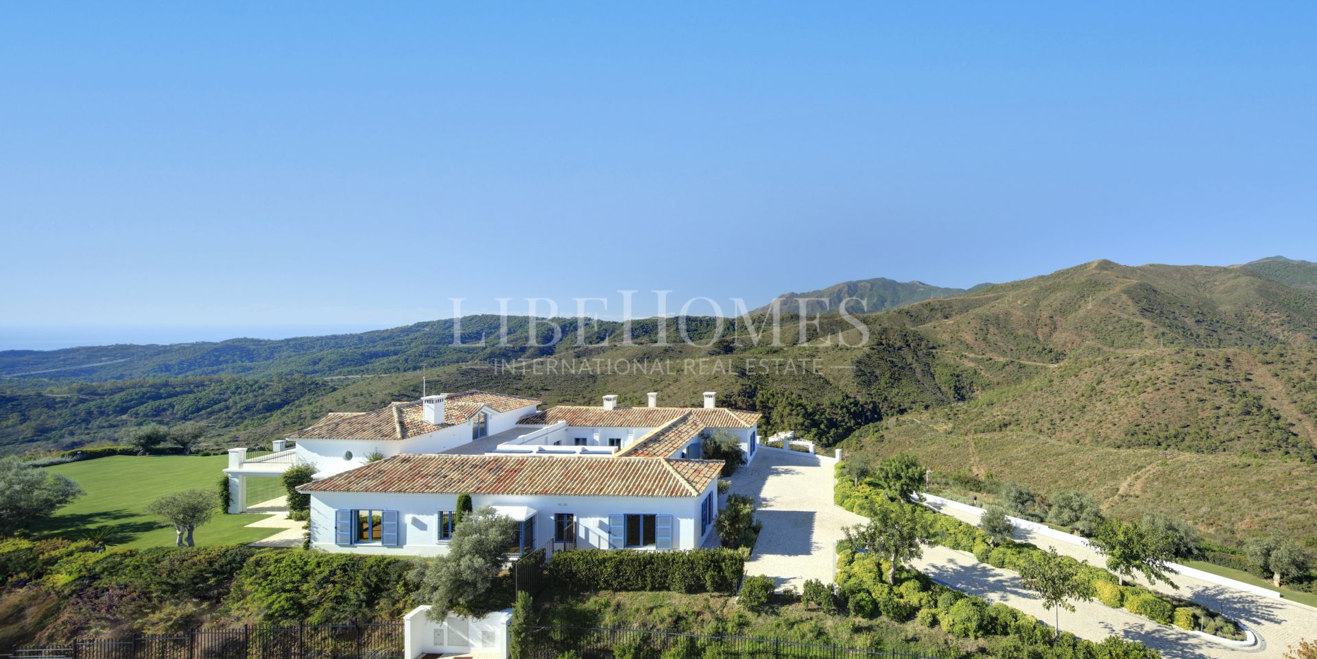 Villa with sea and mountain views in Monte Mayor, Benahavis