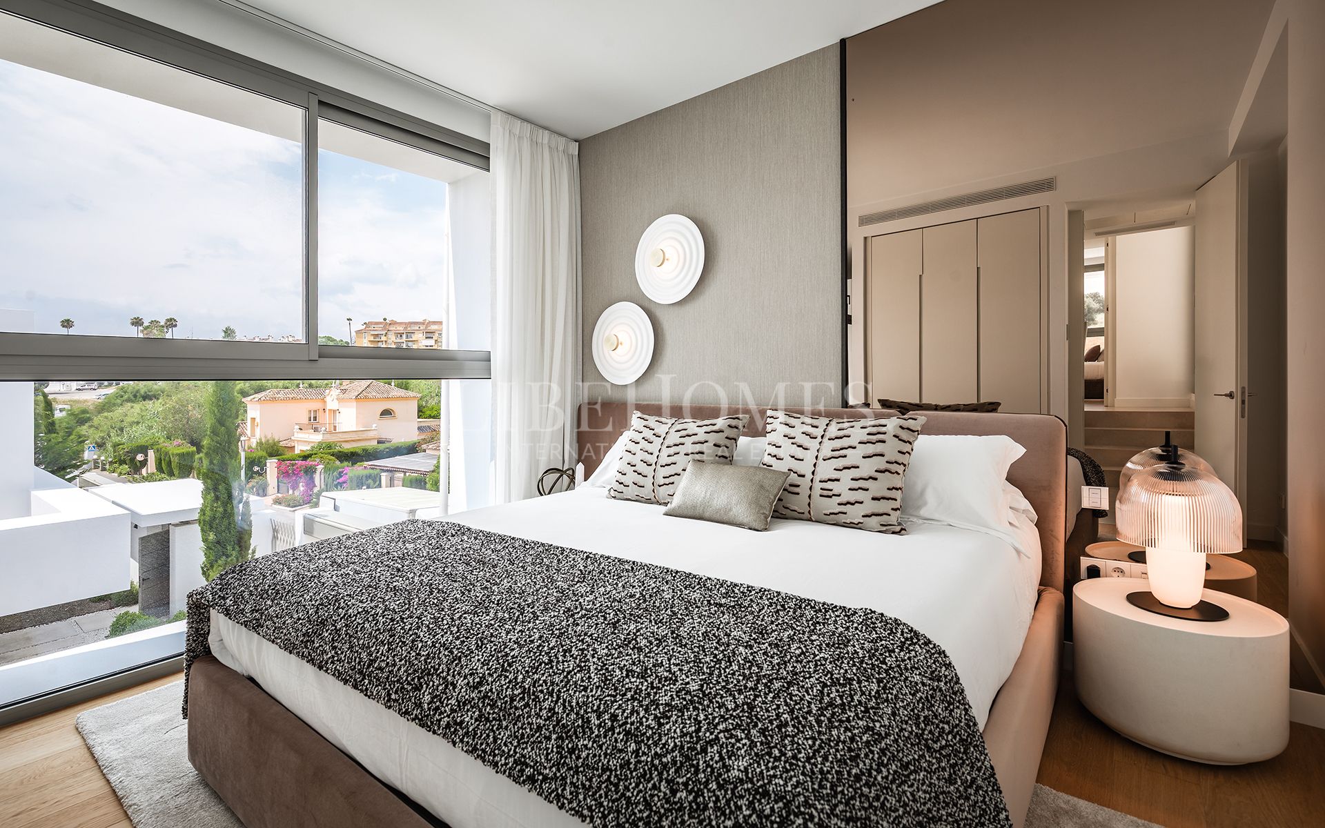 Villa moderna a estrenar en El Paraiso, Nueva Milla de Oro, Estepona