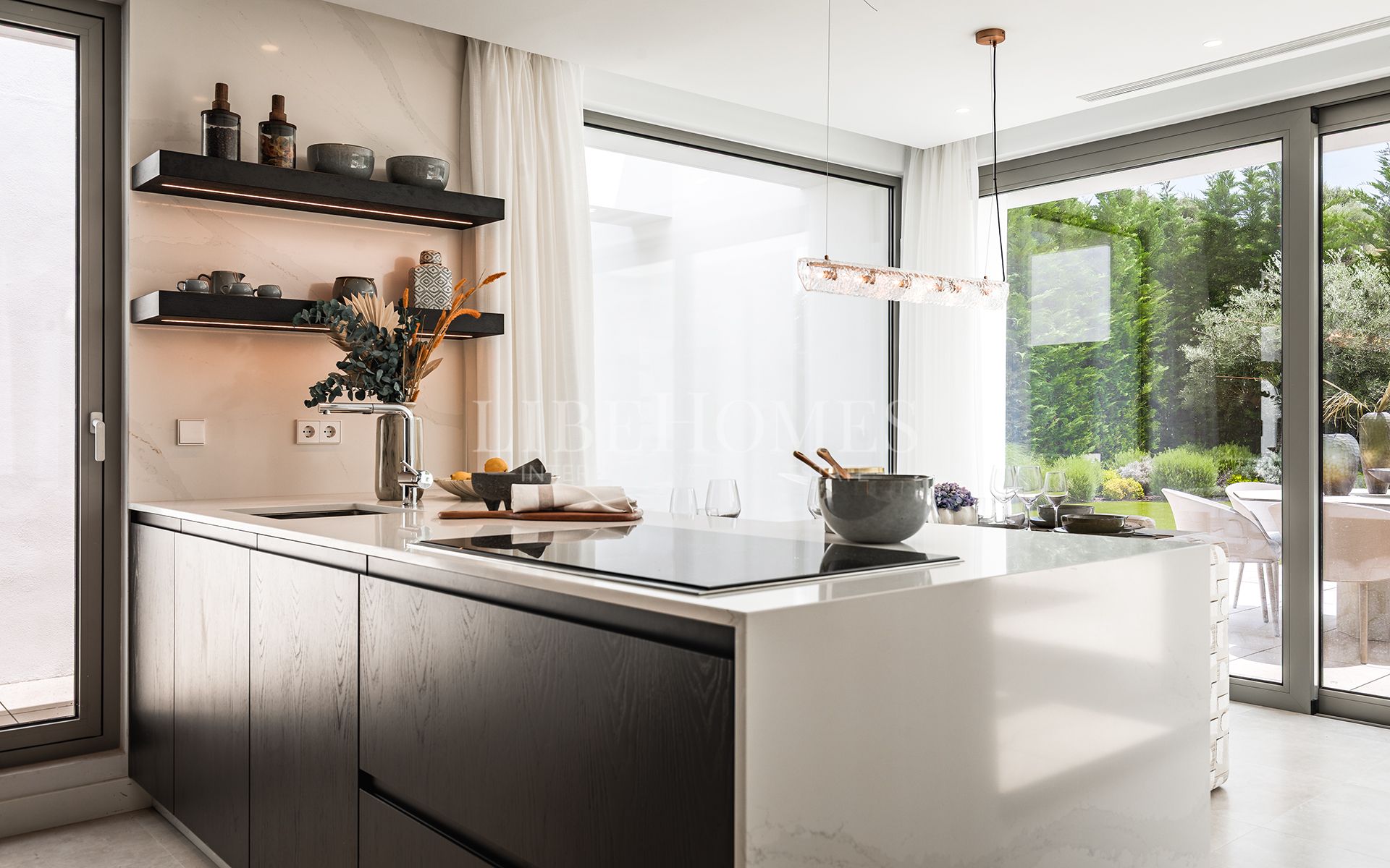 Villa moderna a estrenar en El Paraiso, Nueva Milla de Oro, Estepona