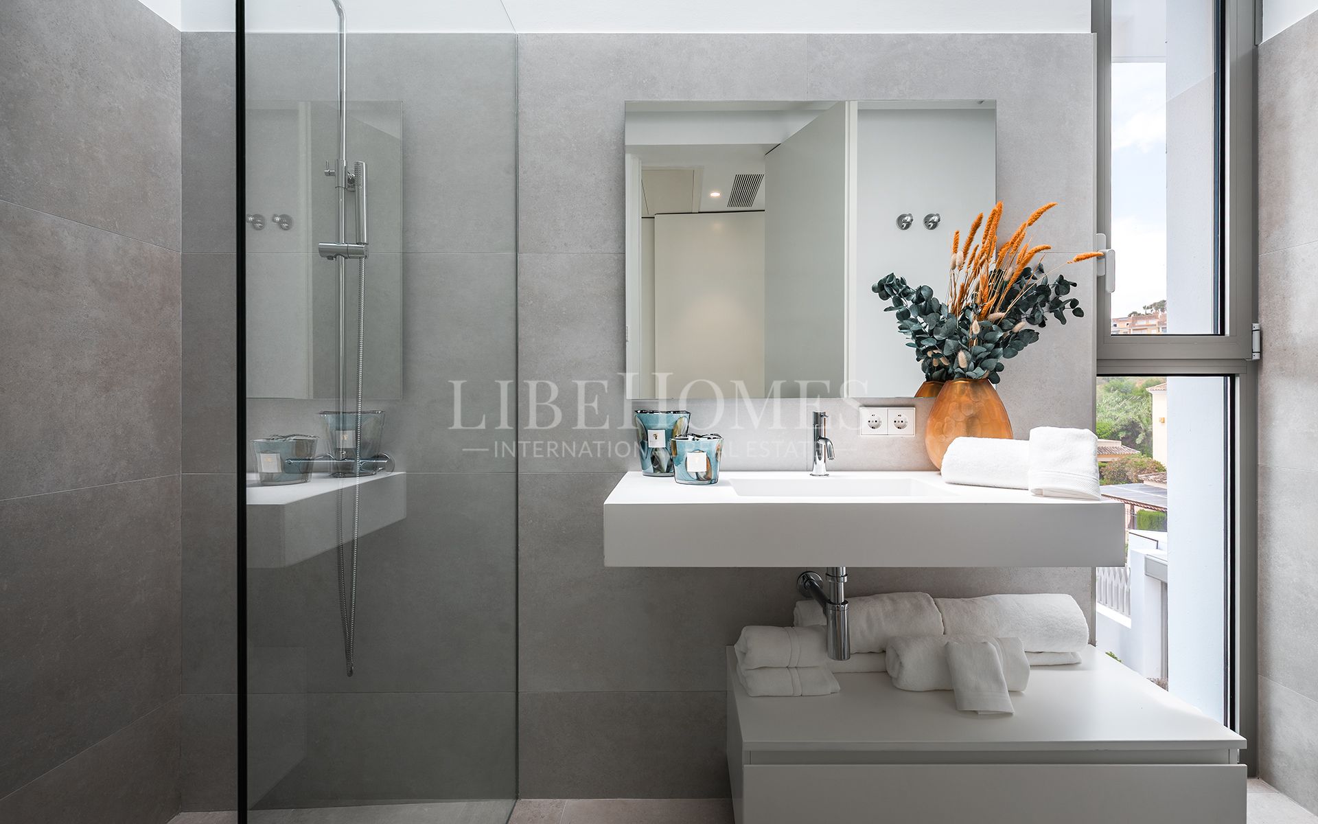 Villa moderna a estrenar en El Paraiso, Nueva Milla de Oro, Estepona