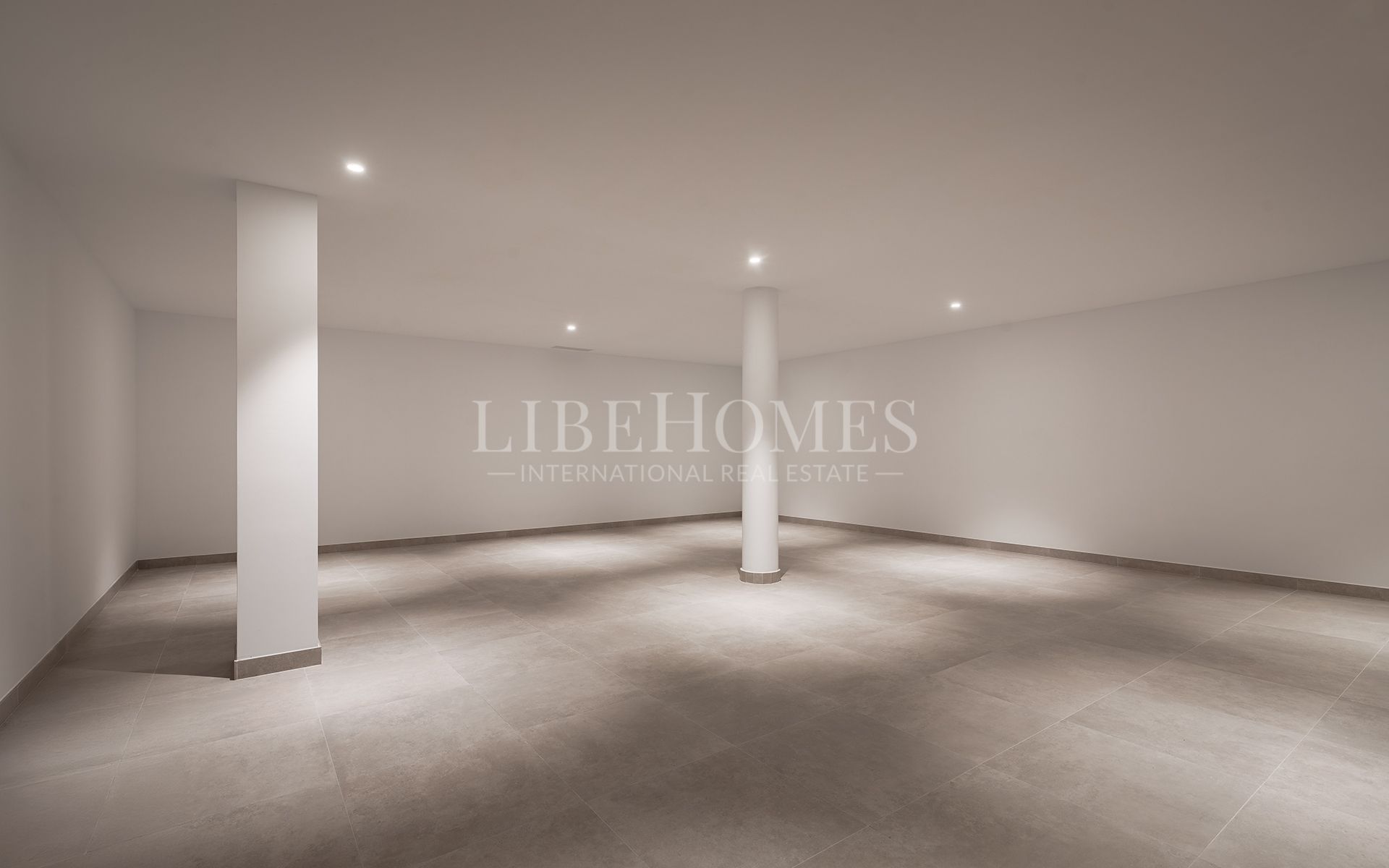 Villa moderna a estrenar en El Paraiso, Nueva Milla de Oro, Estepona