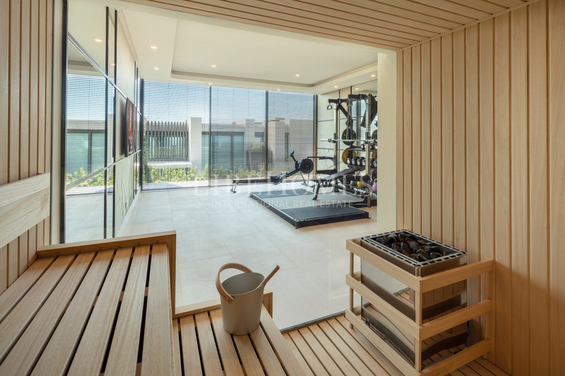 Modern villa with amazing sea views in exclusive La Quinta, Benahavis