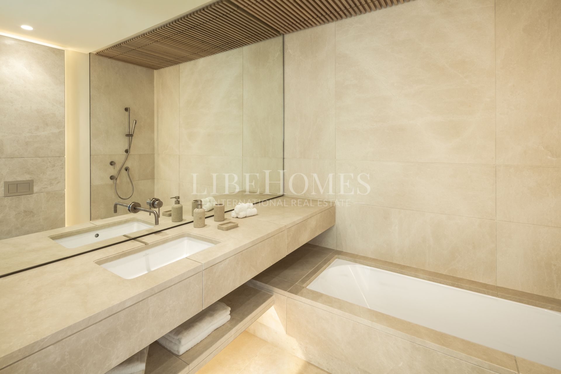 Modern villa with amazing sea views in exclusive La Quinta, Benahavis