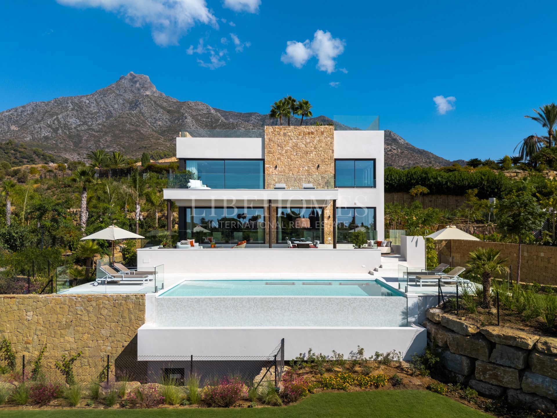 Modern style, top luxury villa with sea views in Marbella Golden Mile