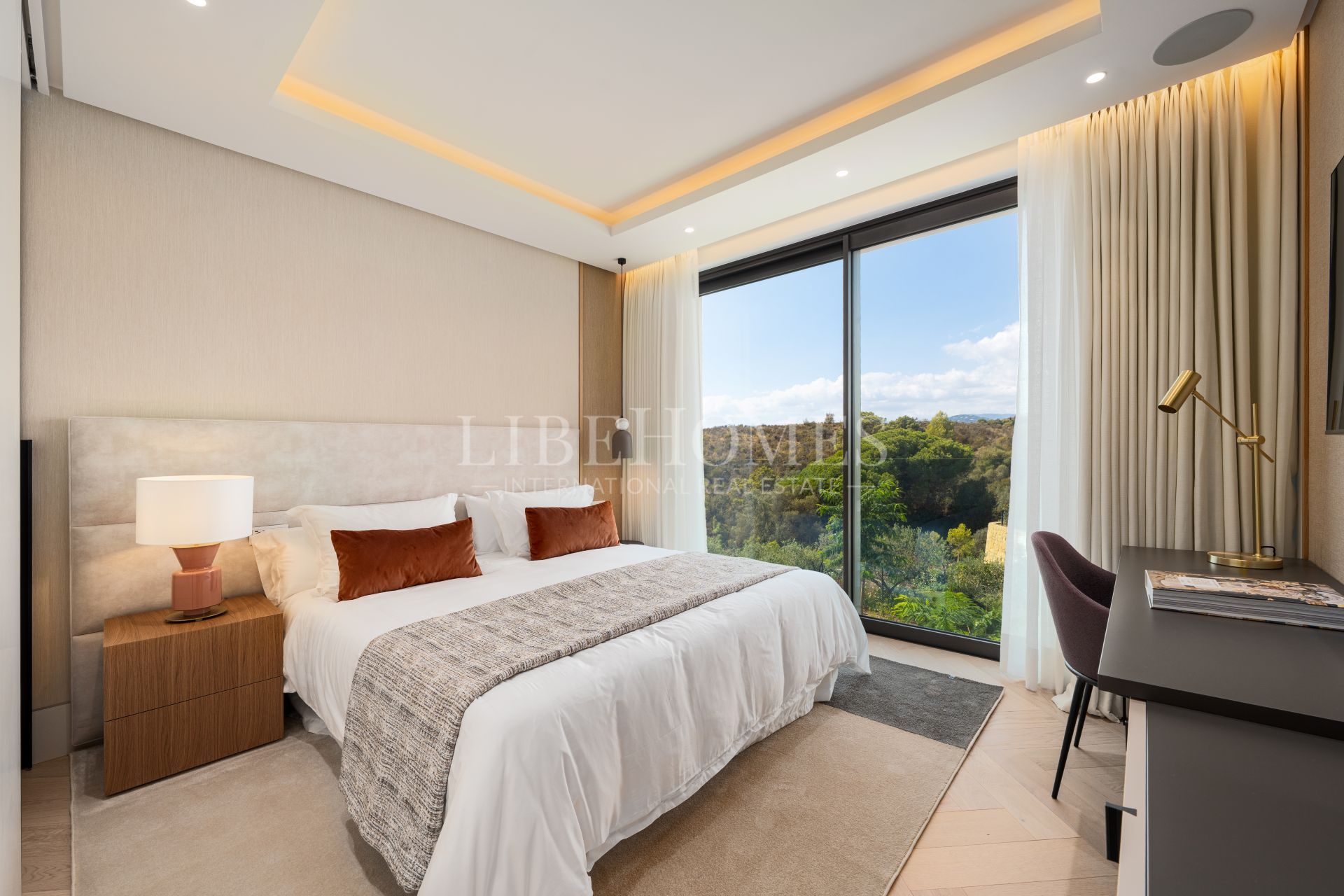 Modern style, top luxury villa with sea views in Marbella Golden Mile