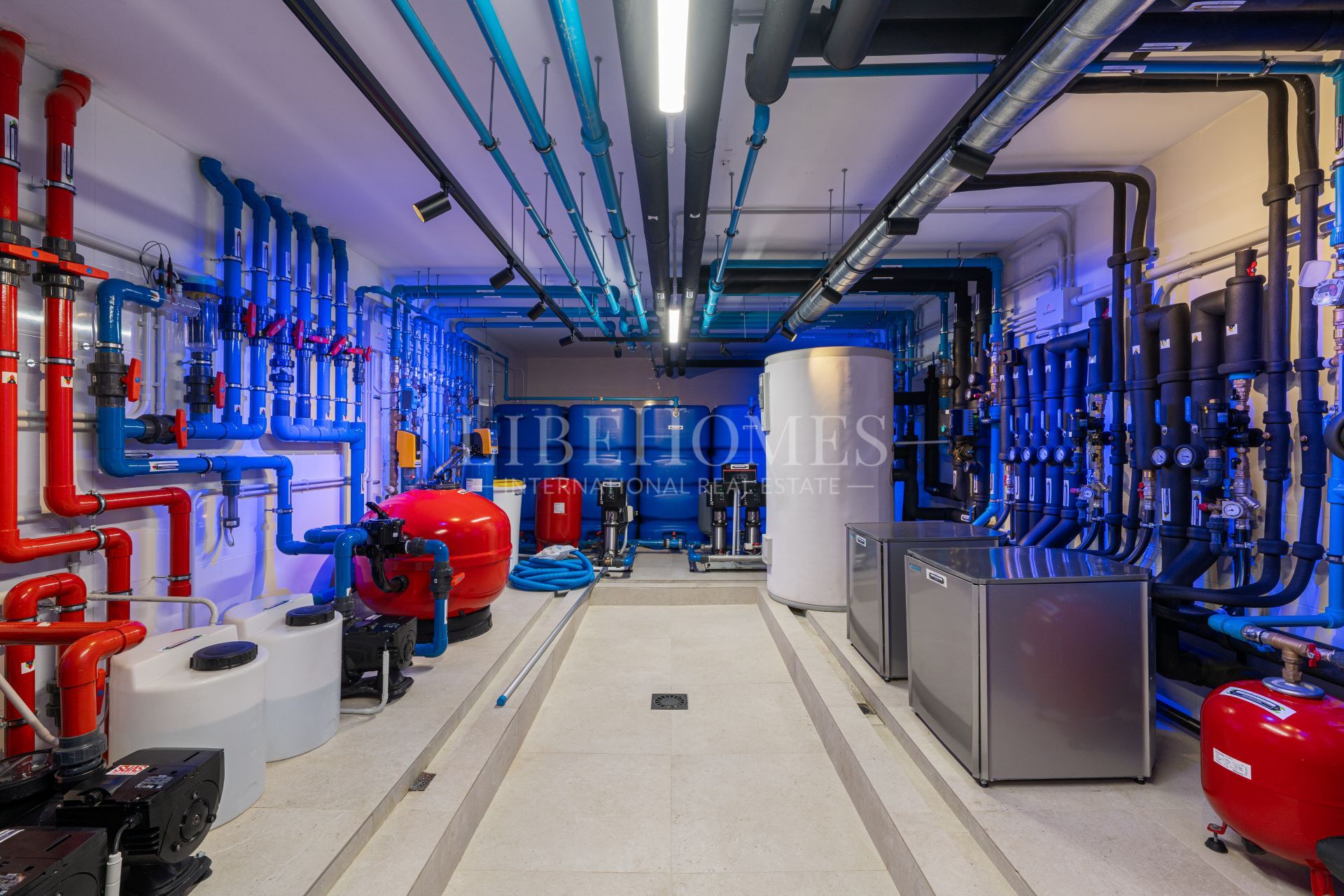 Modern style, top luxury villa with sea views in Marbella Golden Mile