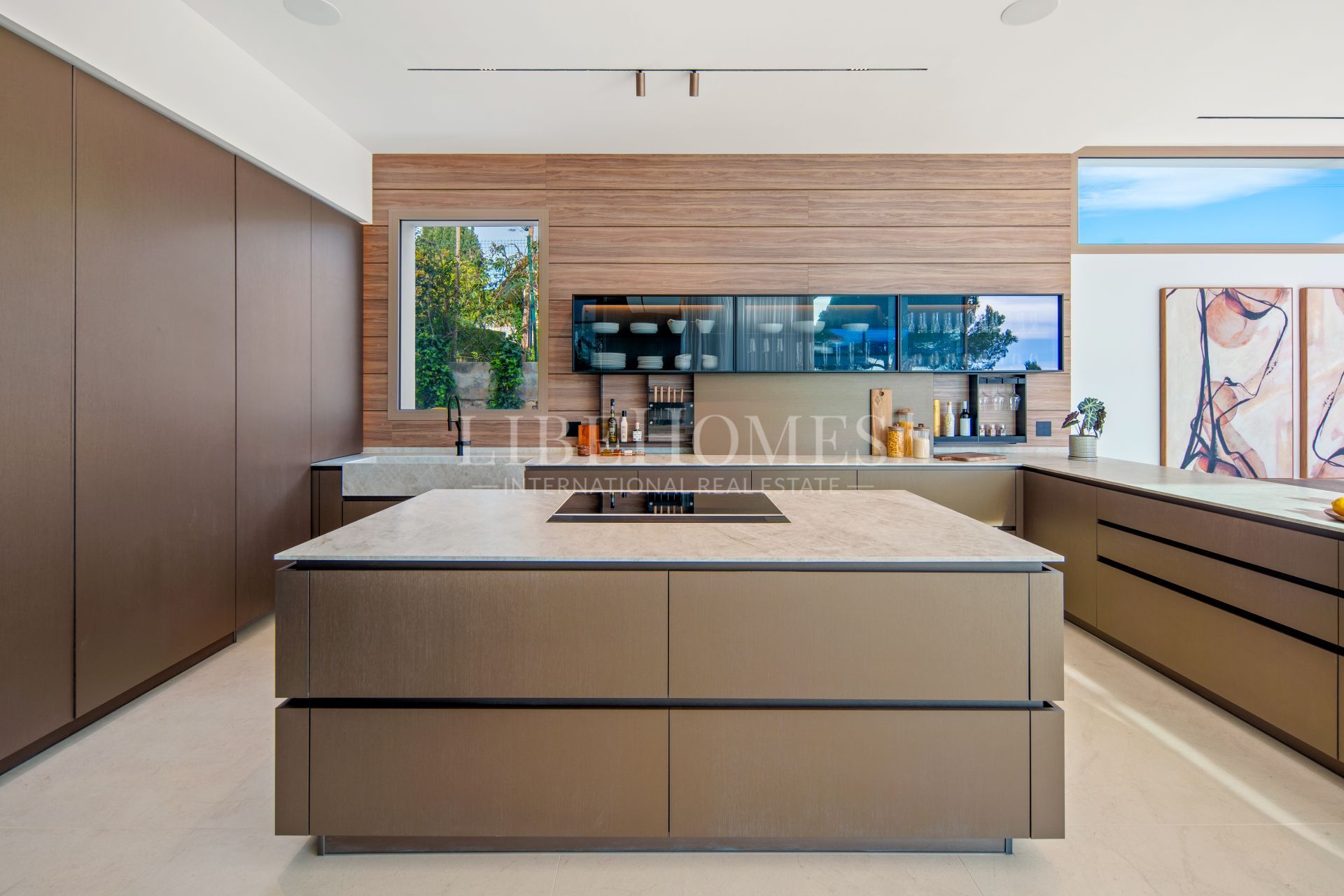 Contemporary villa in the Golf Valley, Nueva Andalucia, Marbella