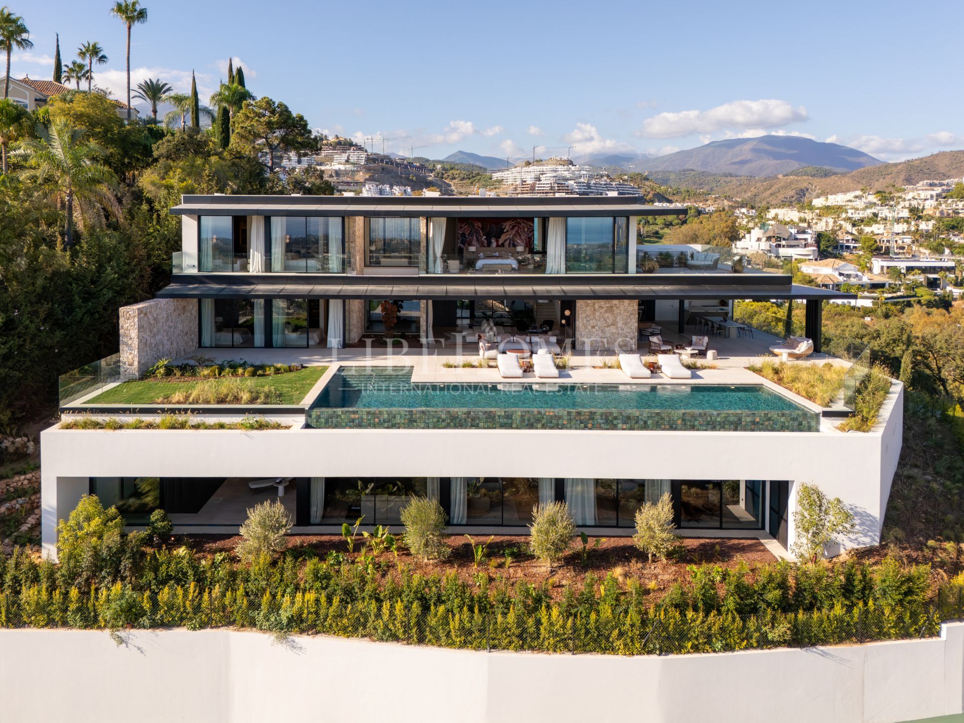 Villa de lujo con vistas panorámicas al mar en El Herrojo, Benahavís