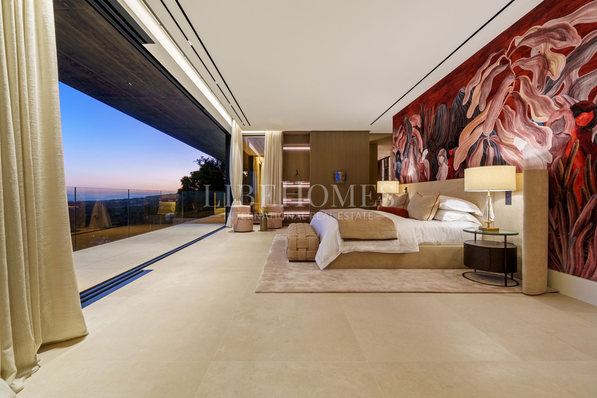 Villa de lujo con vistas panorámicas al mar en El Herrojo, Benahavís