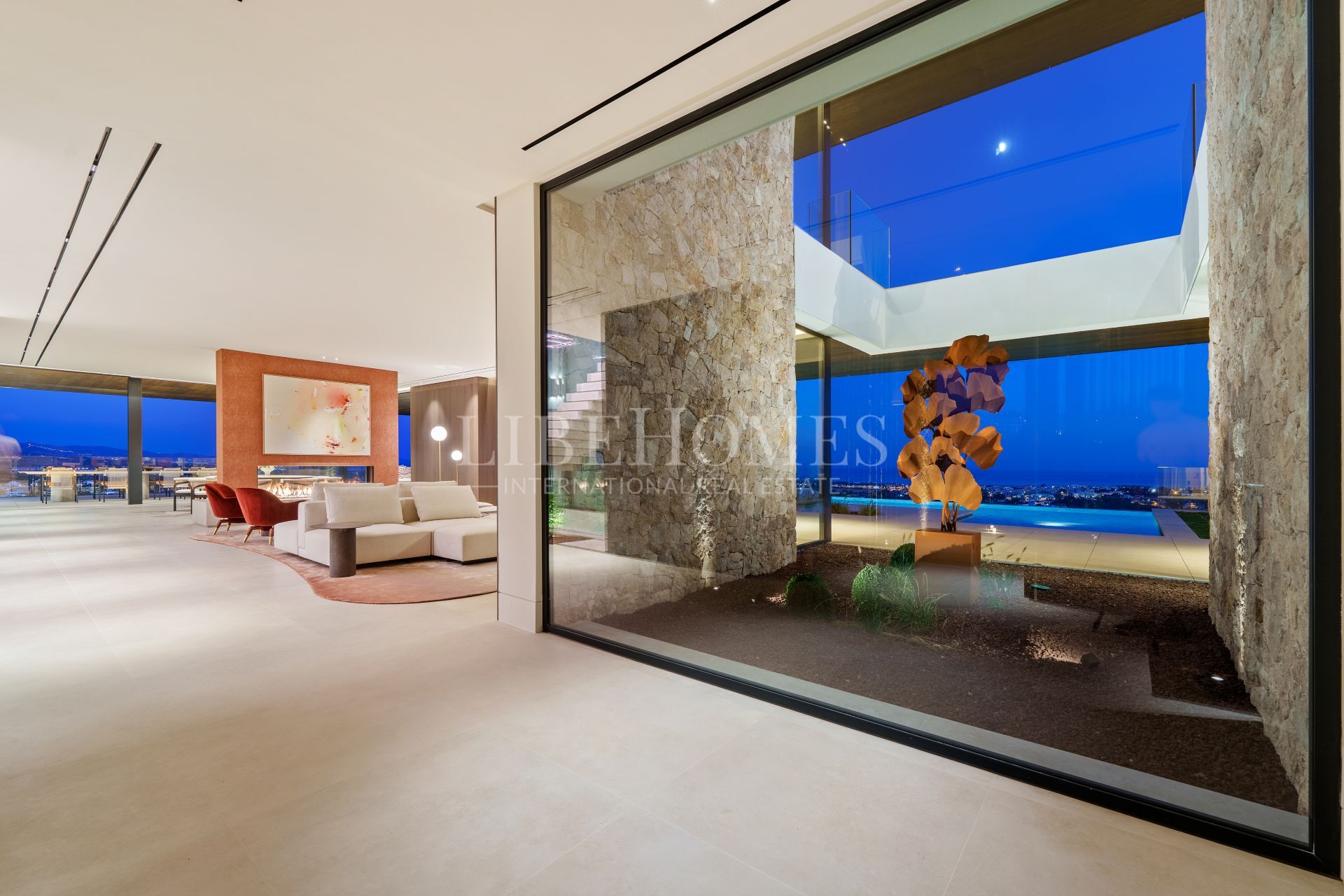 Villa de lujo con vistas panorámicas al mar en El Herrojo, Benahavís