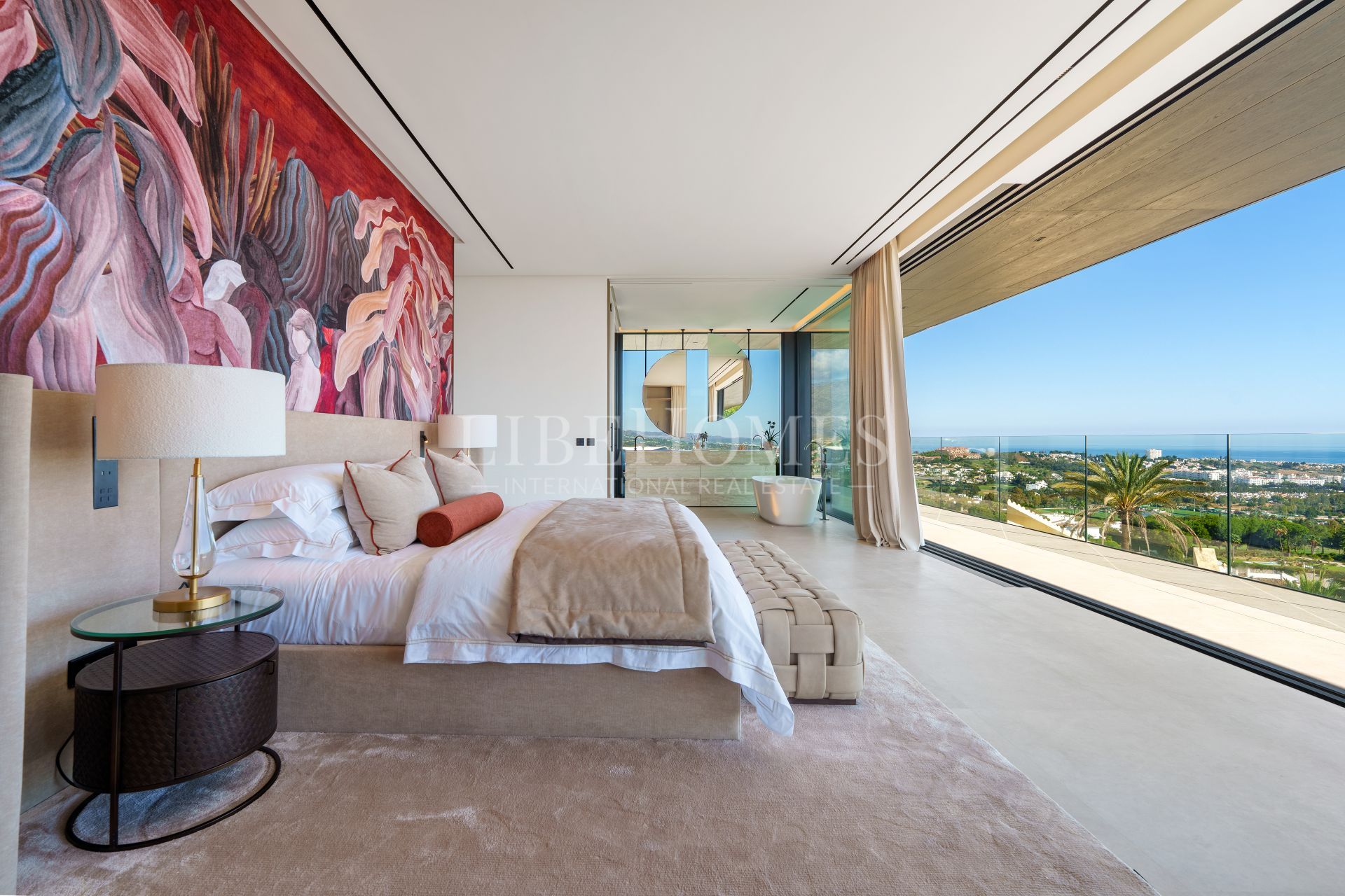 Villa de lujo con vistas panorámicas al mar en El Herrojo, Benahavís