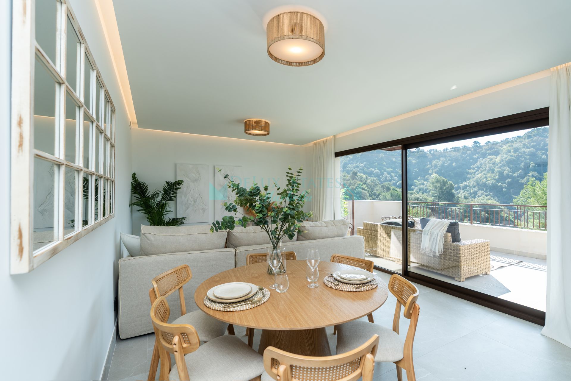 Property development Almazara Gardens, Istan