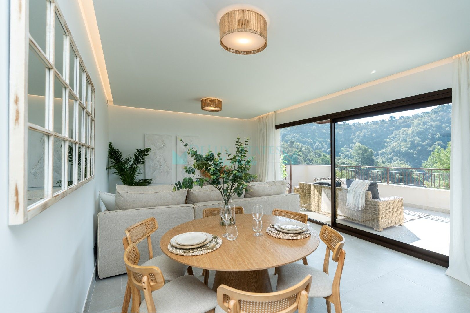 Property development Almazara Gardens, Istan