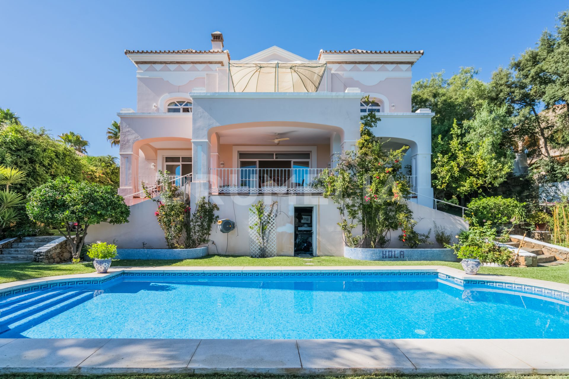 Delightful And Elegant Luxury Mediterranean Villa El Rosario Marbella East