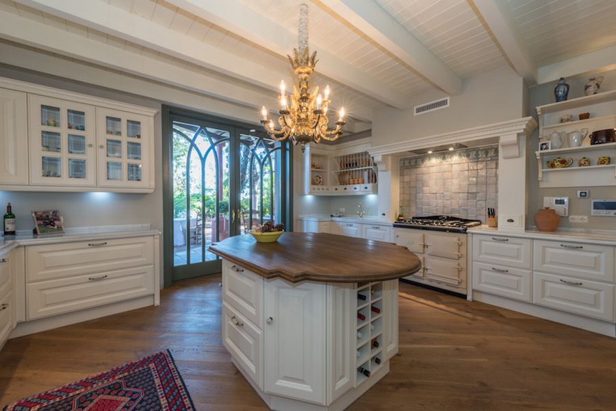Renvated home for sale in Hacienda las Chapas, Marbella East