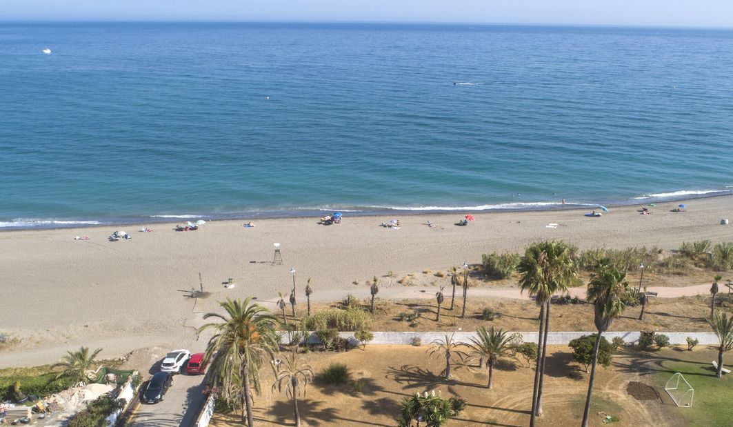 New built front line beach turnkey villa in New Golden Mile