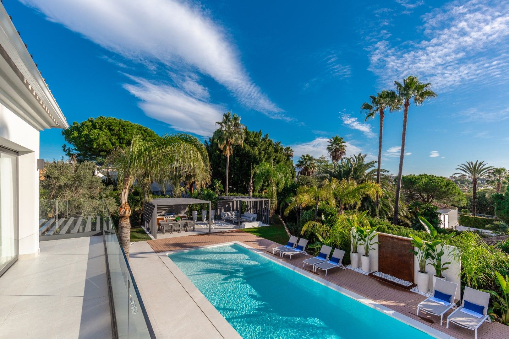 Villa for sale in Nueva Andalucía Golf Valley
