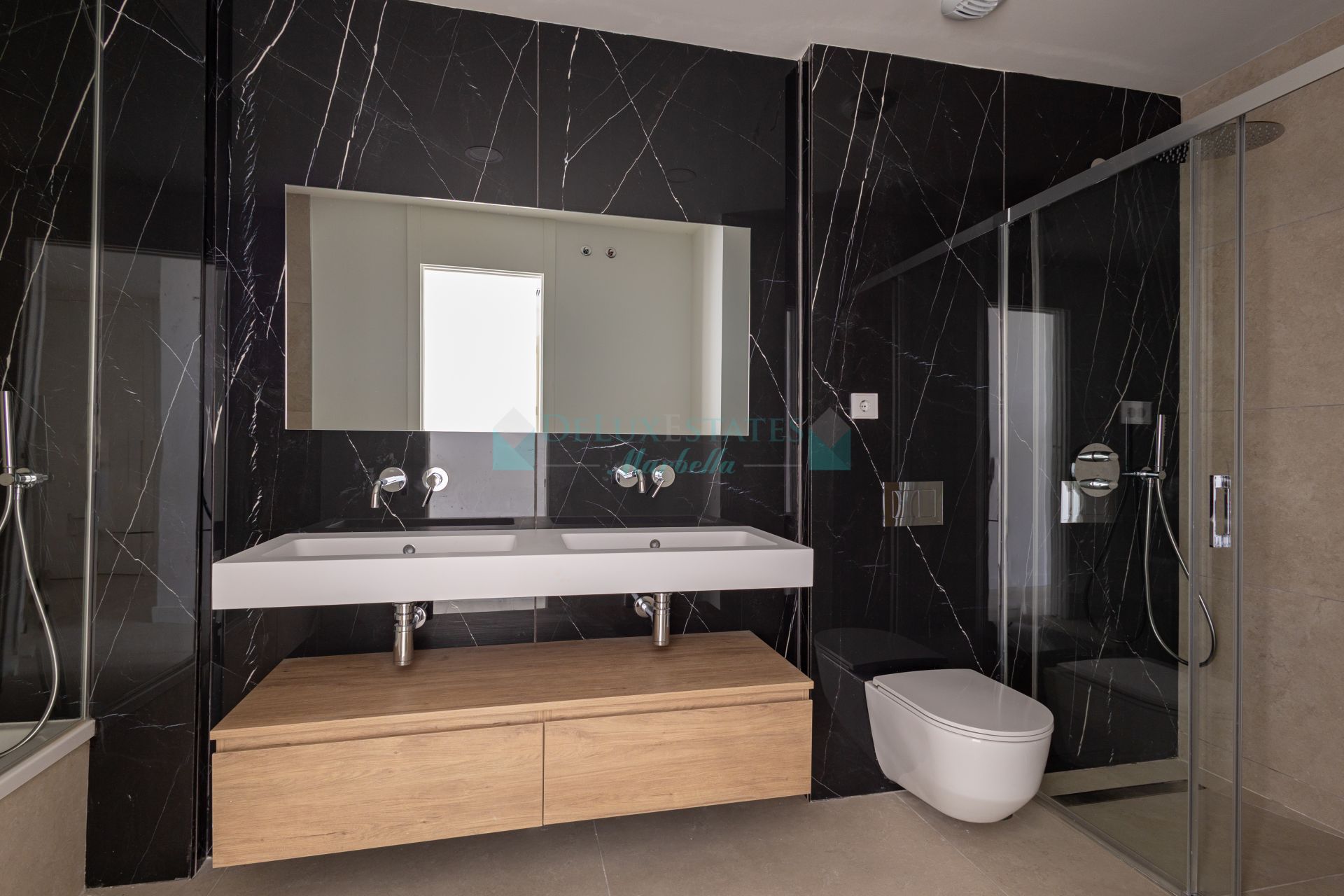 Apartamento Planta Baja en venta en La Quinta Golf, Benahavis