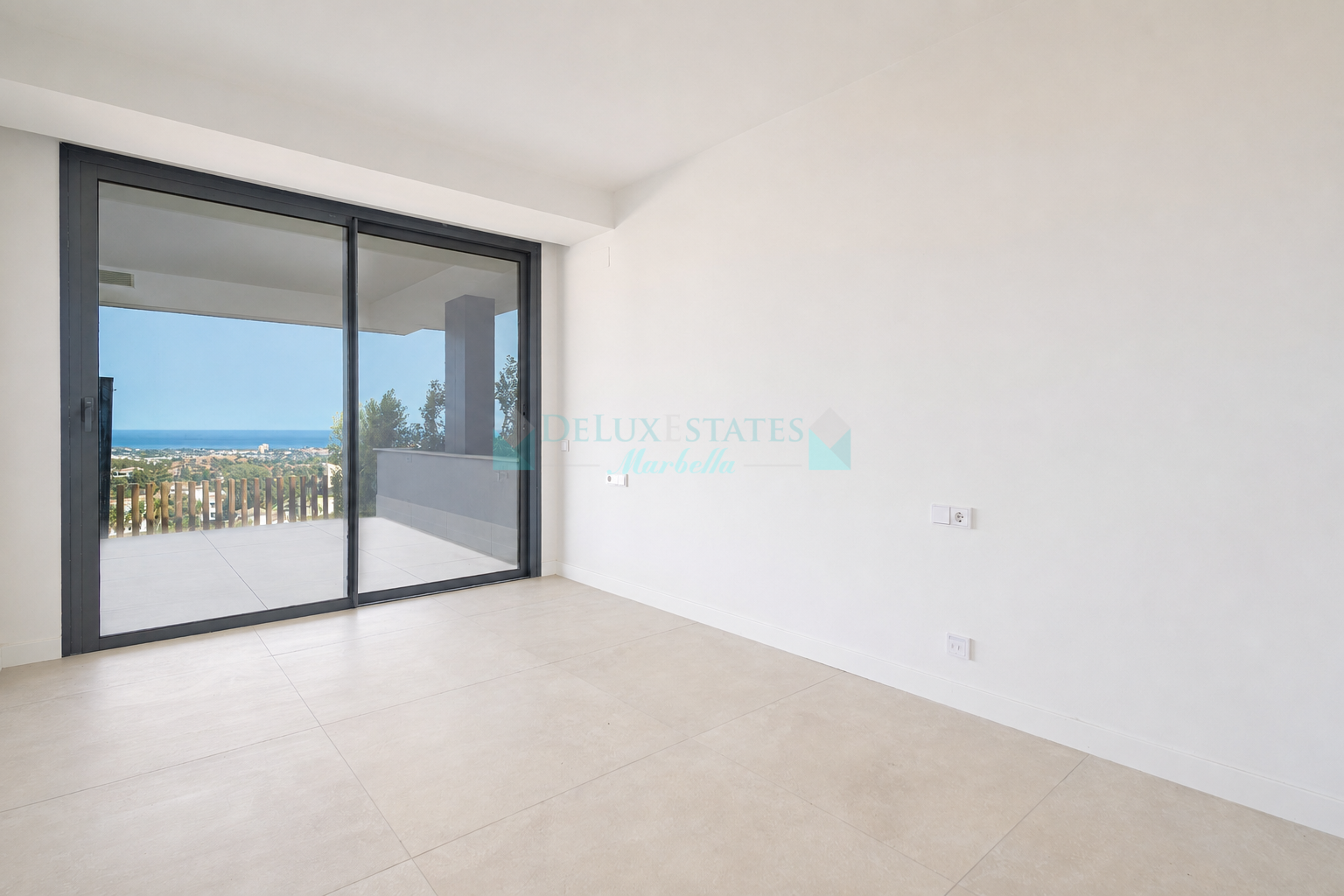 Apartamento Planta Baja en venta en La Quinta Golf, Benahavis