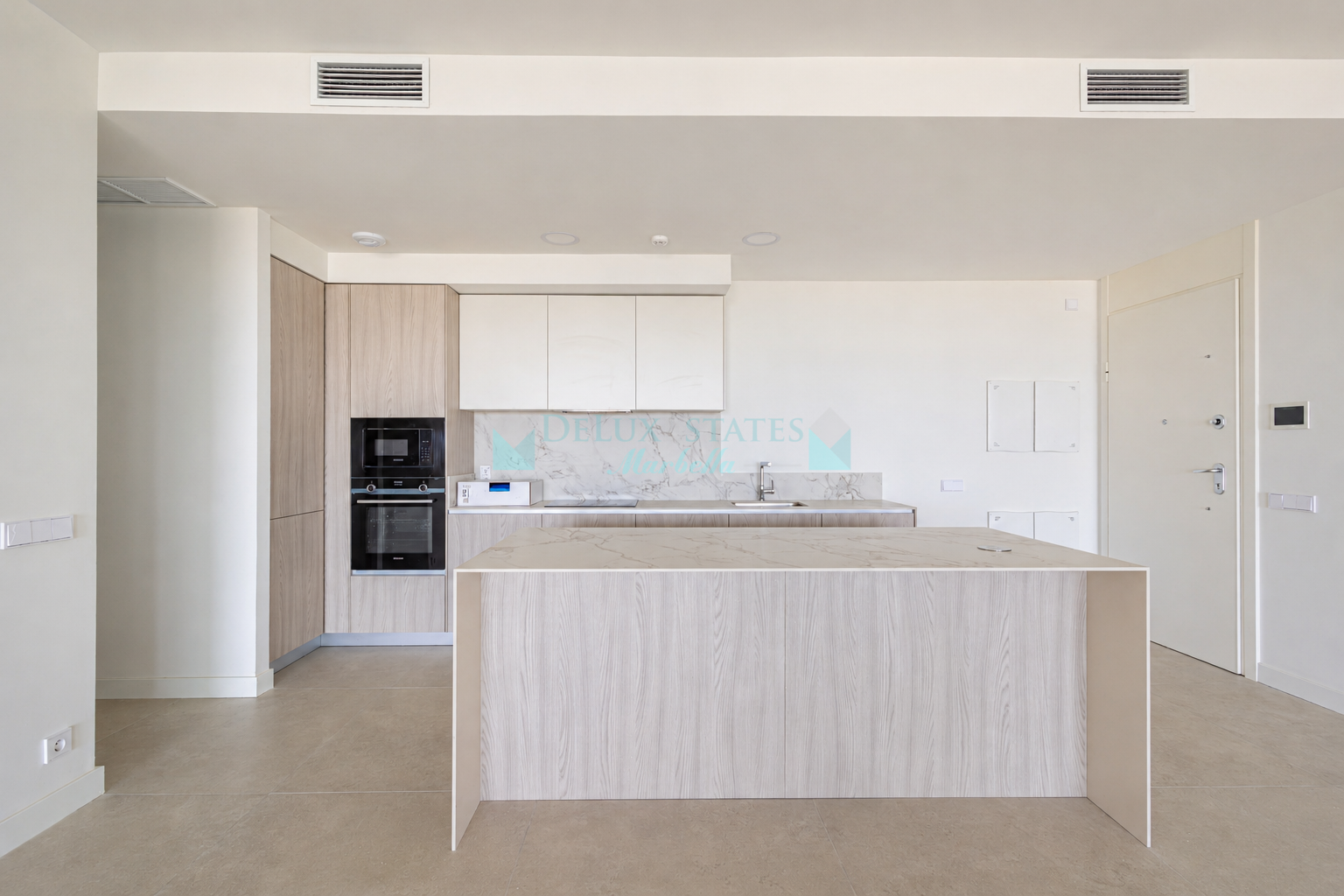 Apartamento Planta Baja en venta en La Quinta Golf, Benahavis