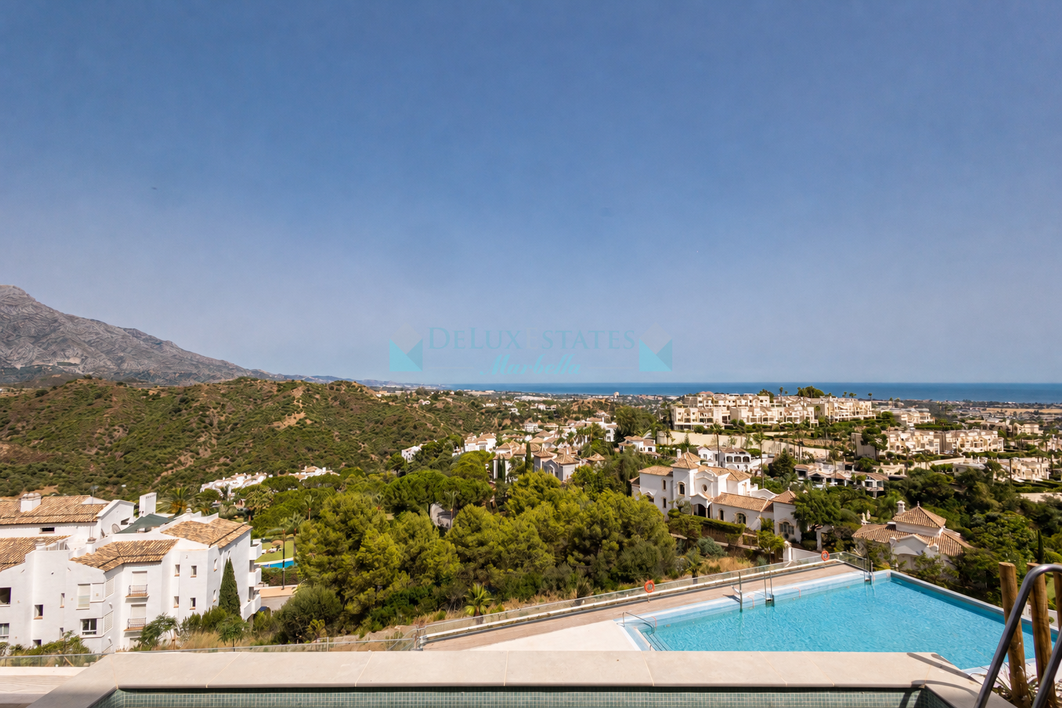 Apartamento Planta Baja en venta en La Quinta Golf, Benahavis
