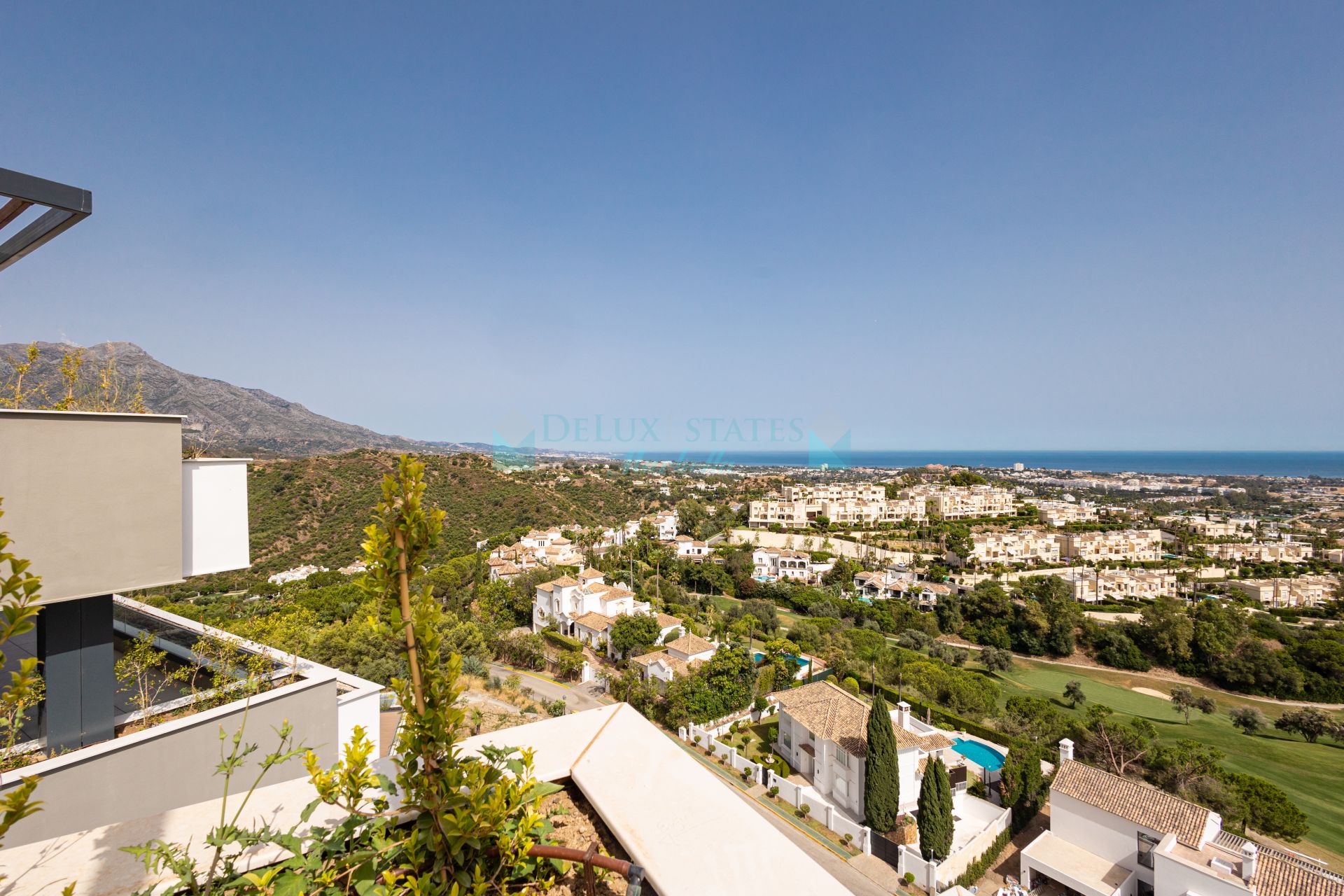 Penthouse for sale in La Quinta Golf, Benahavis