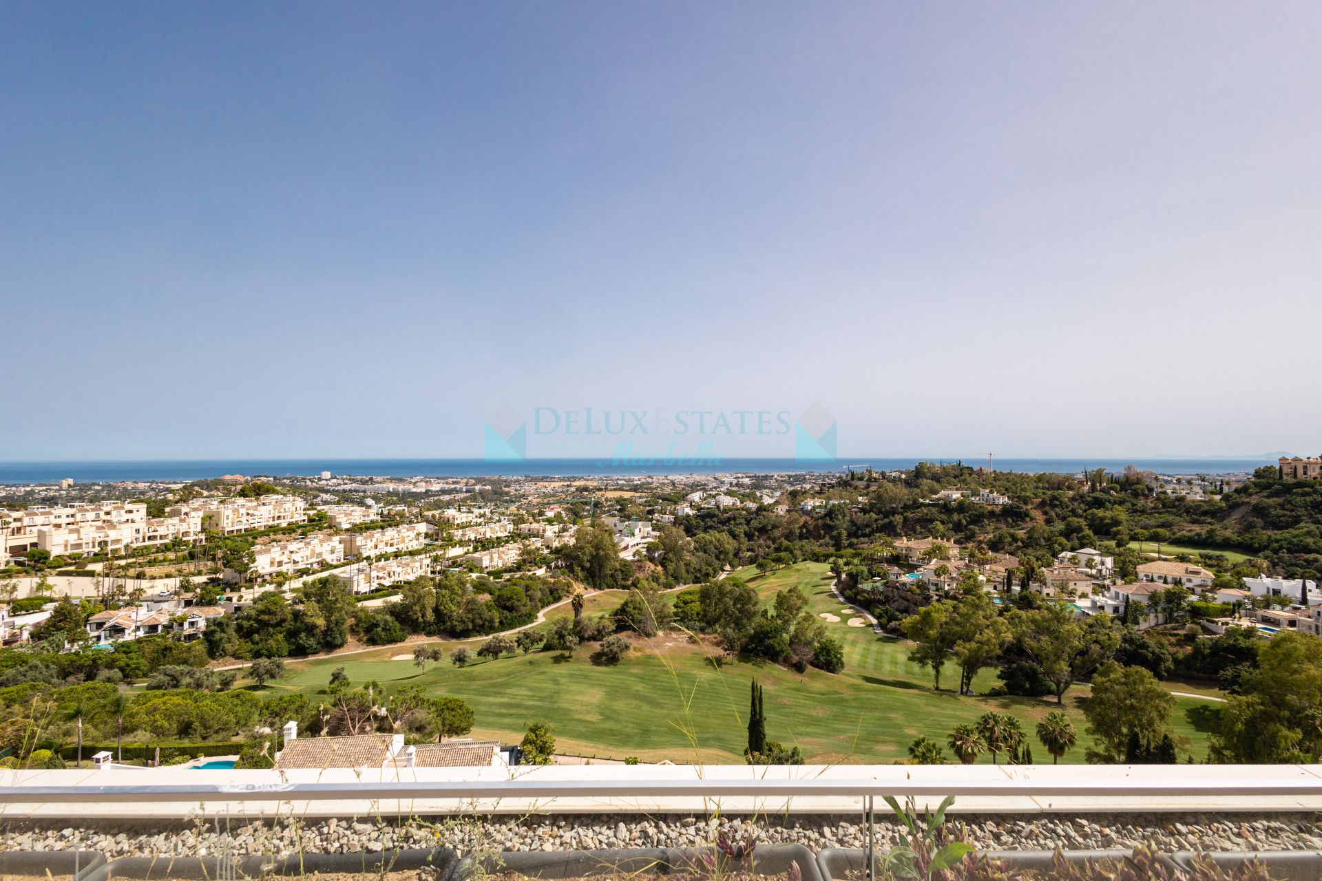 Penthouse for sale in La Quinta Golf, Benahavis