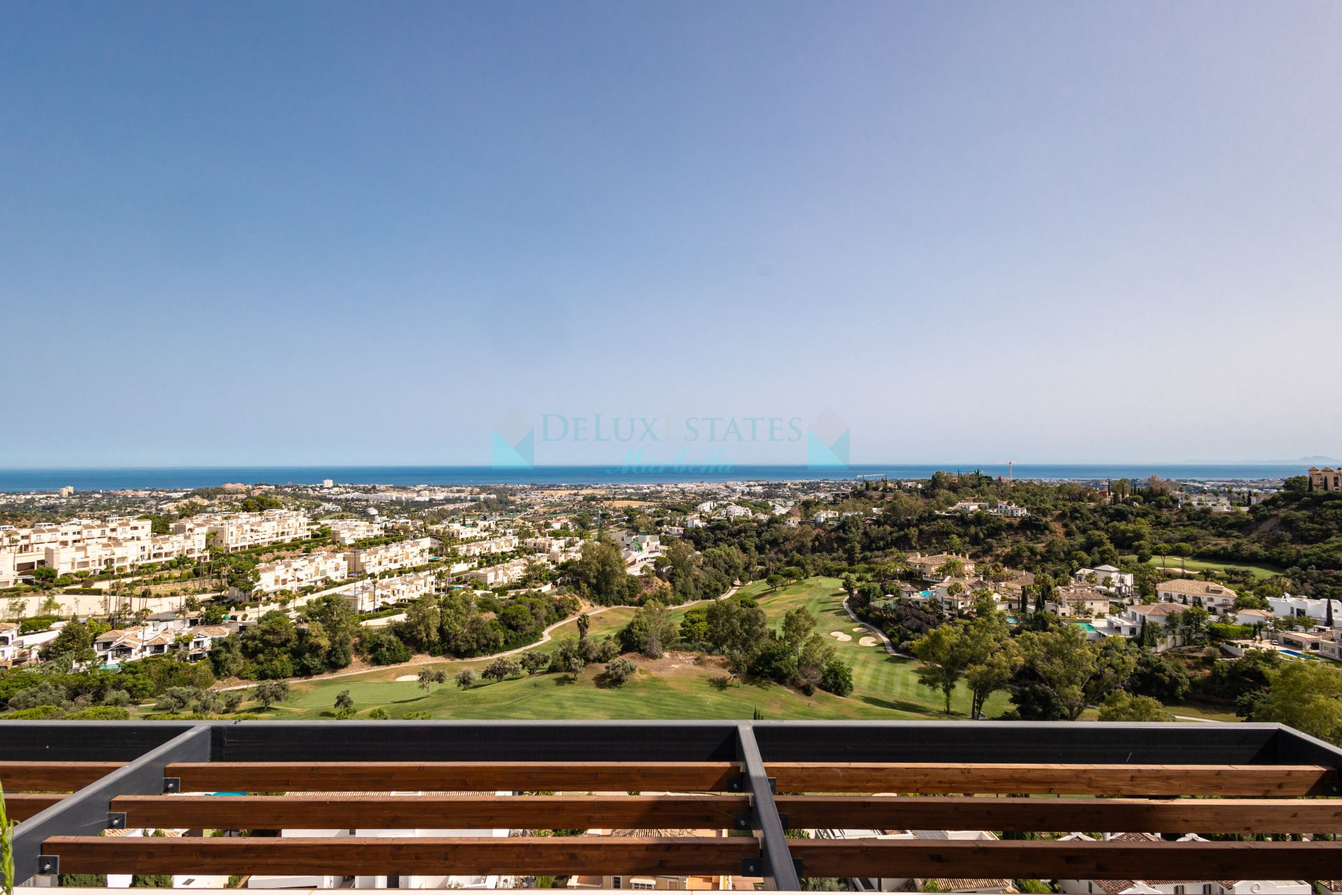 Penthouse for sale in La Quinta Golf, Benahavis