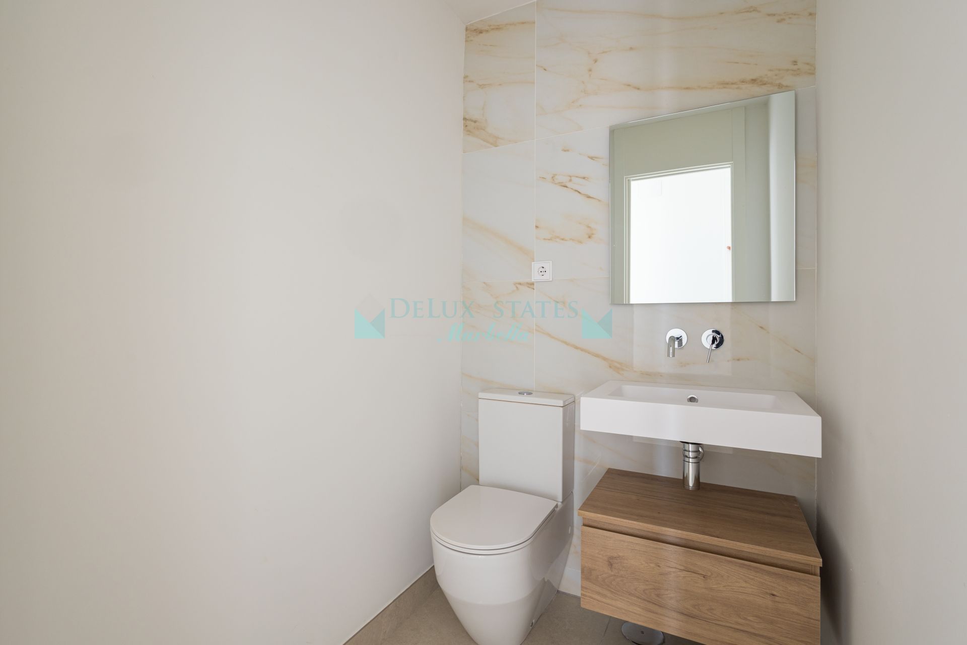Penthouse for sale in La Quinta Golf, Benahavis