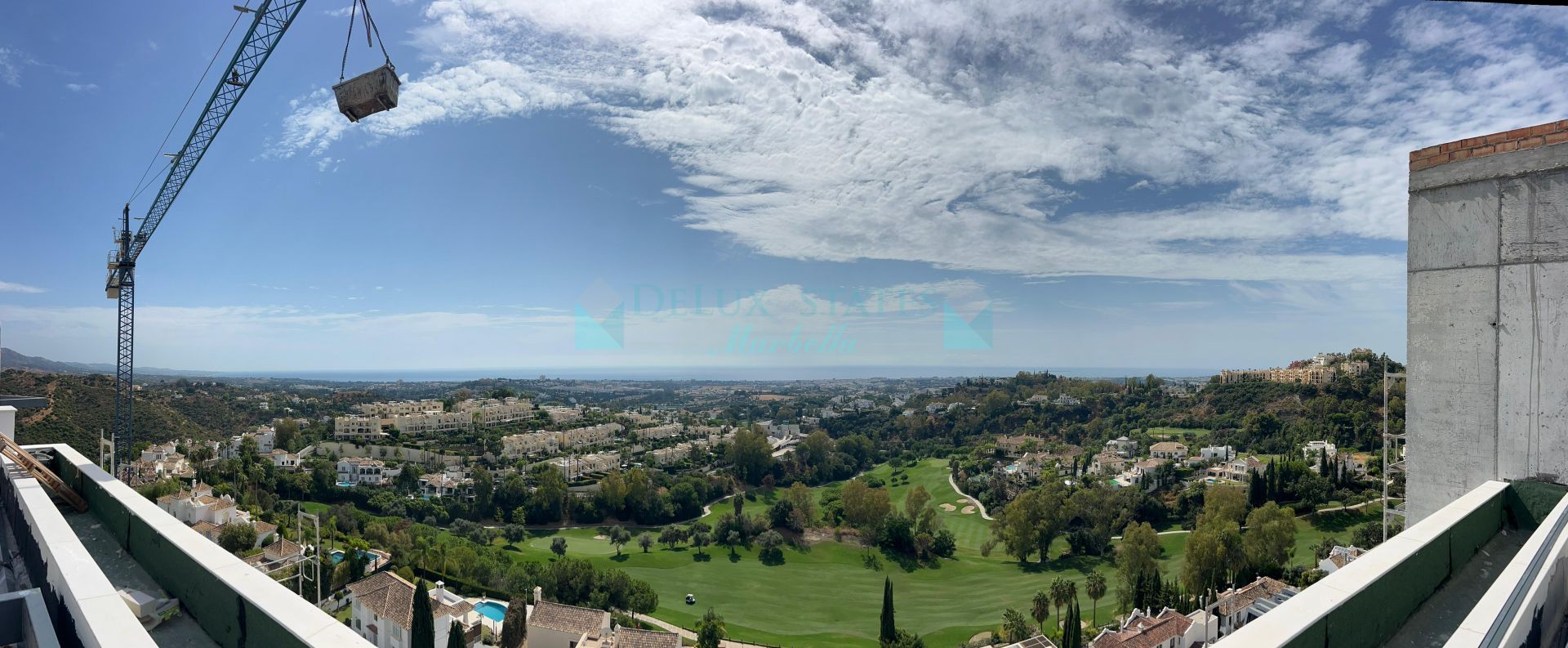 Penthouse for sale in La Quinta Golf, Benahavis