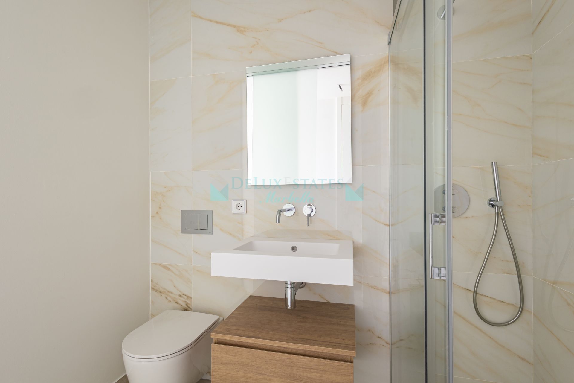 Penthouse for sale in La Quinta Golf, Benahavis
