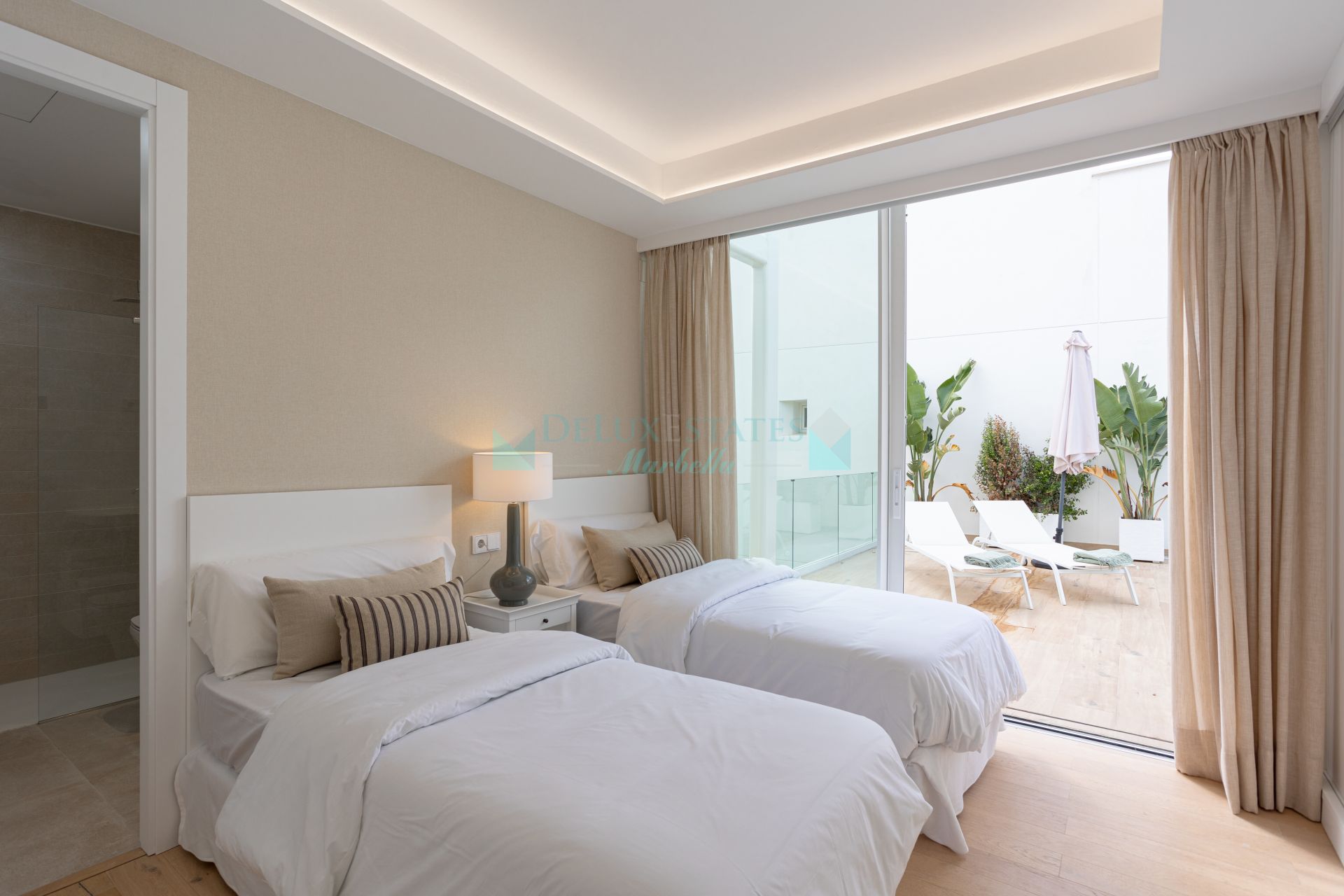 Villa for sale in Valdeolletas, Marbella