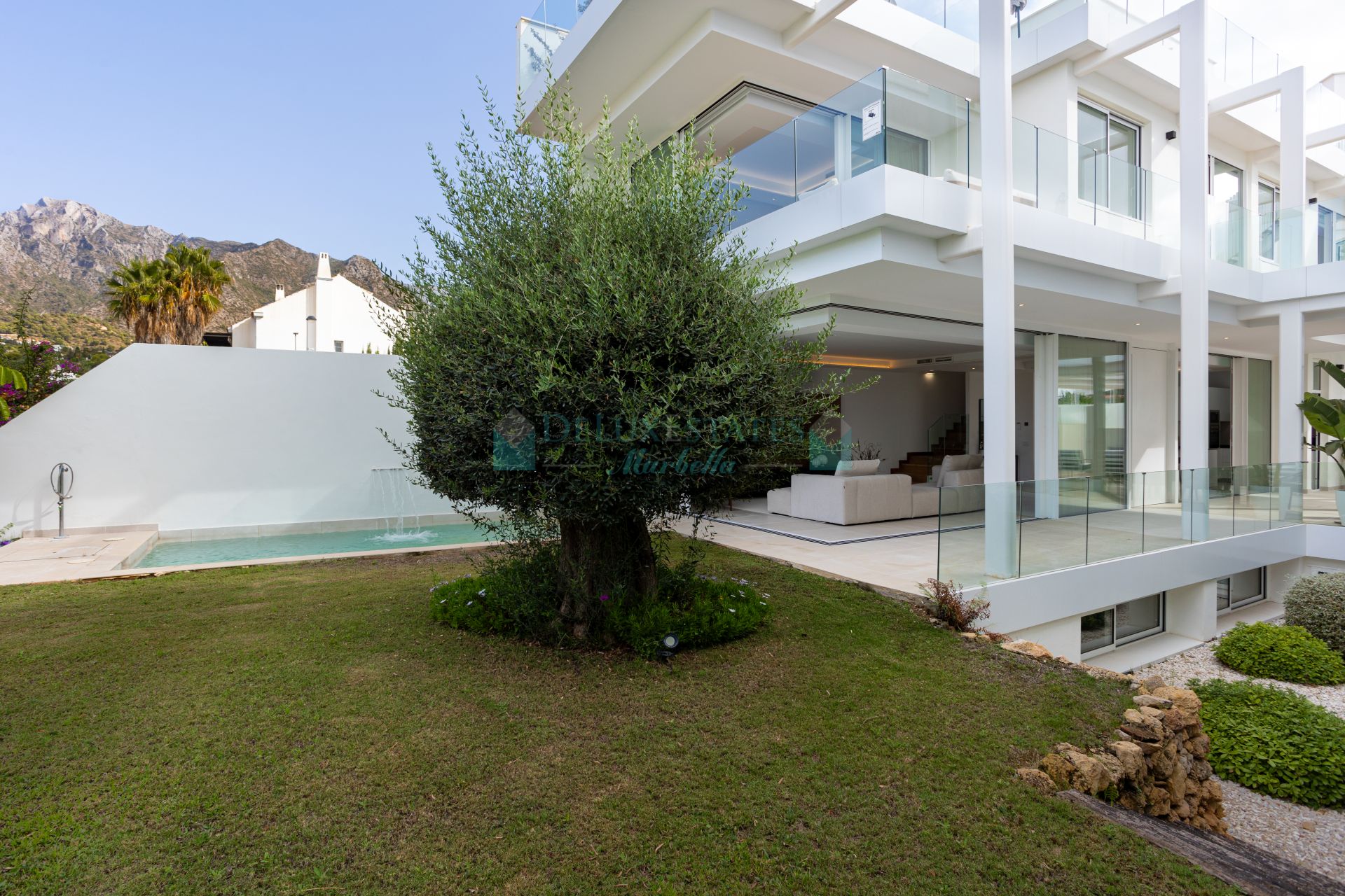 Villa for sale in Valdeolletas, Marbella