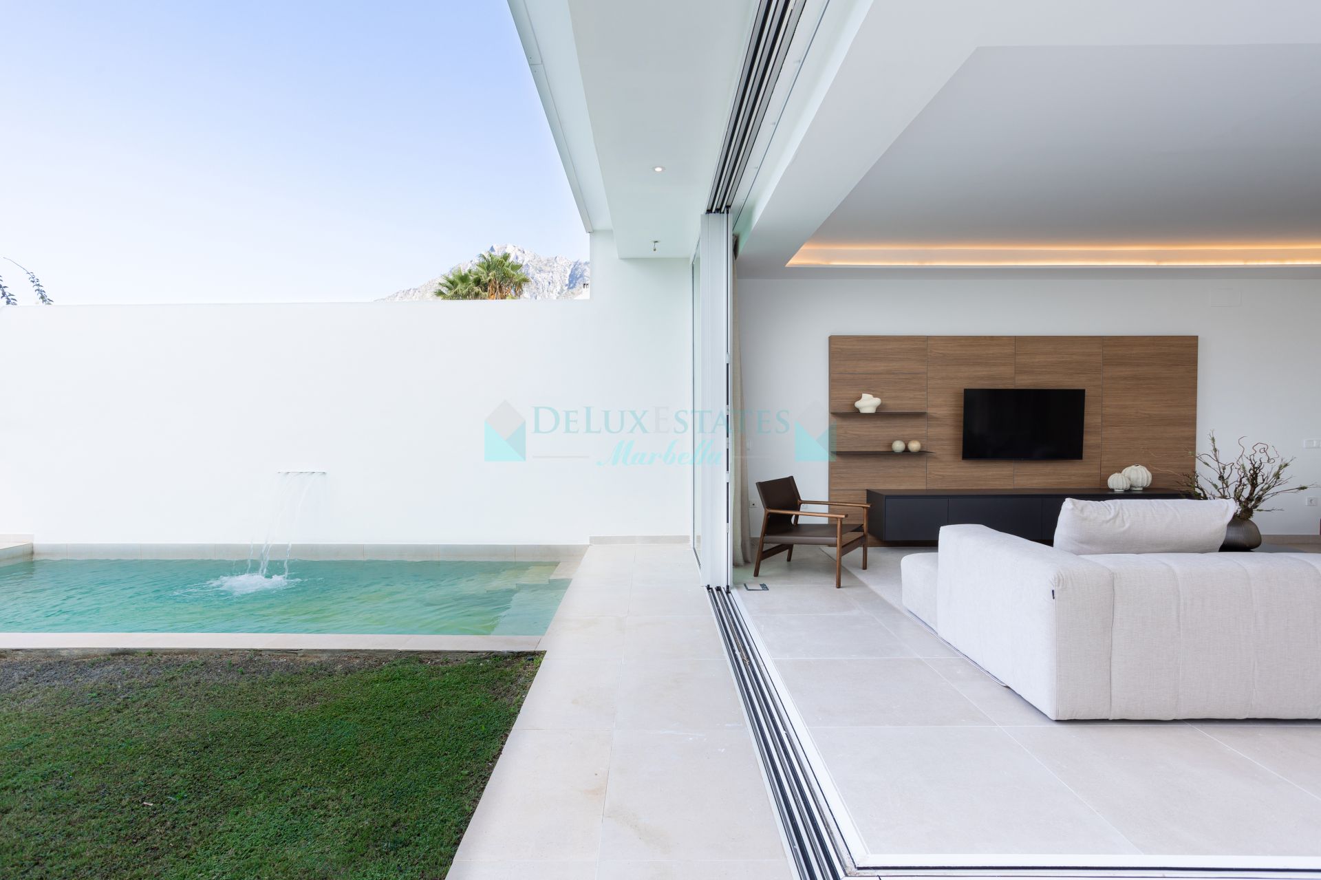 Villa for sale in Valdeolletas, Marbella