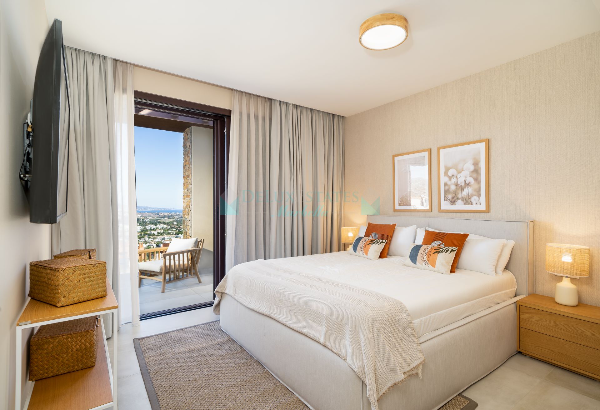 Villa for sale in La Alqueria, Benahavis